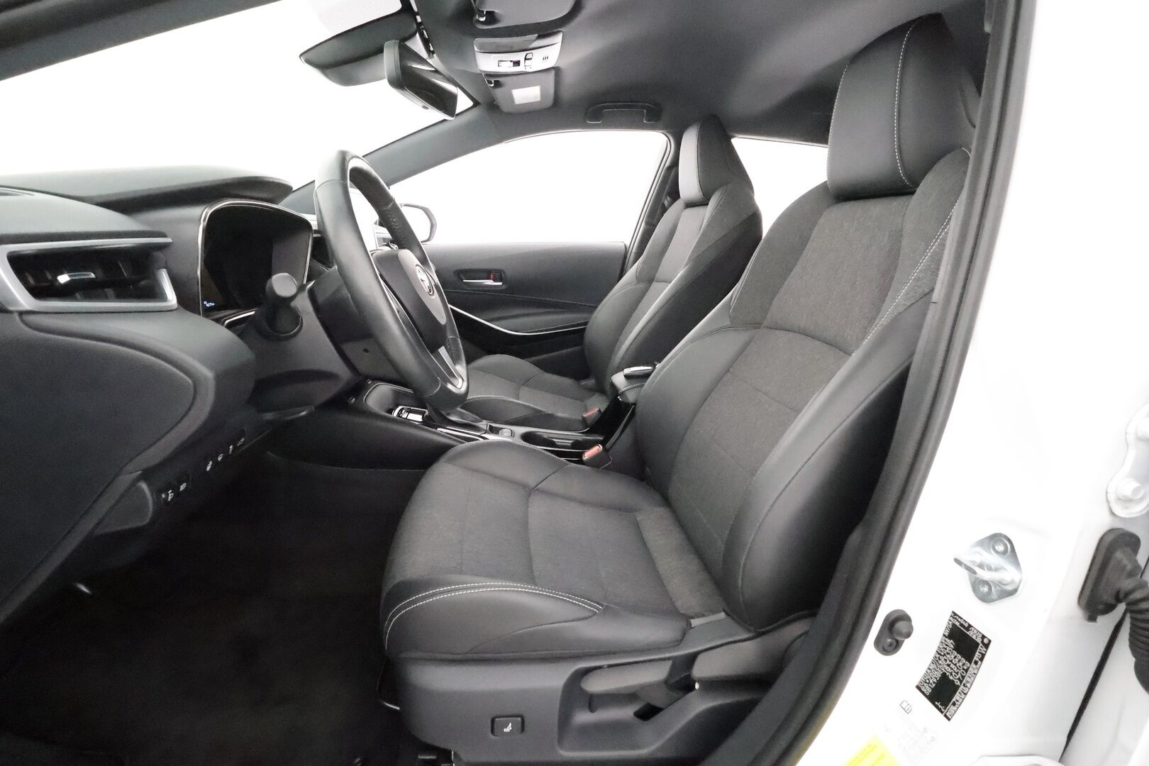 Toyota Corolla 2023 Touring Sports 1,8 Hybrid Prestige Edition **Facelift / Adapt. vakkari / Navi / P.kamera / Apple&Android / LED / Keyless** - Suomi-auto / Merkkihuollettu 