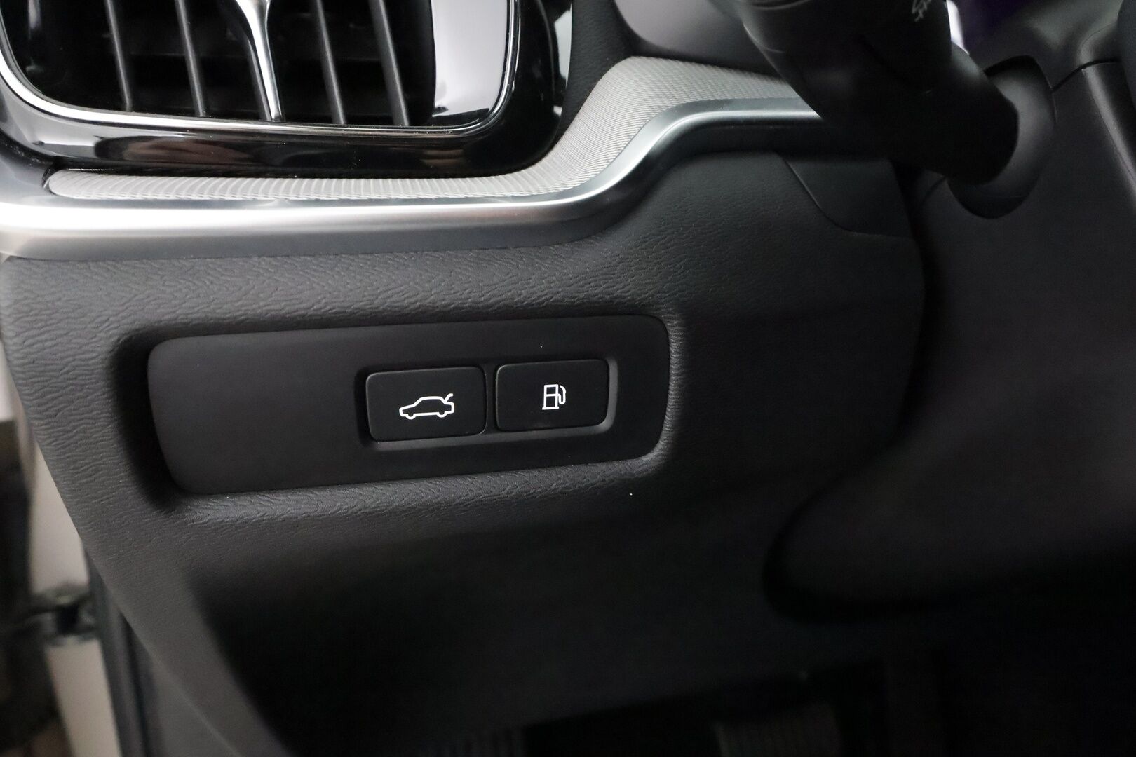 Volvo V60 2023 T6 AWD Long Range Plus Dark aut * Pilot / H&K / Koukku / Full-LED / Nahkasisusta / Sporttipenkit / P.Kamera / Keyless * - Suomi-auto / Kahdet renkaat aluvanteilla / Merkkihuollot - HULLUT AVAJAISHULINAT KORKOTARJOUS 3,29 %