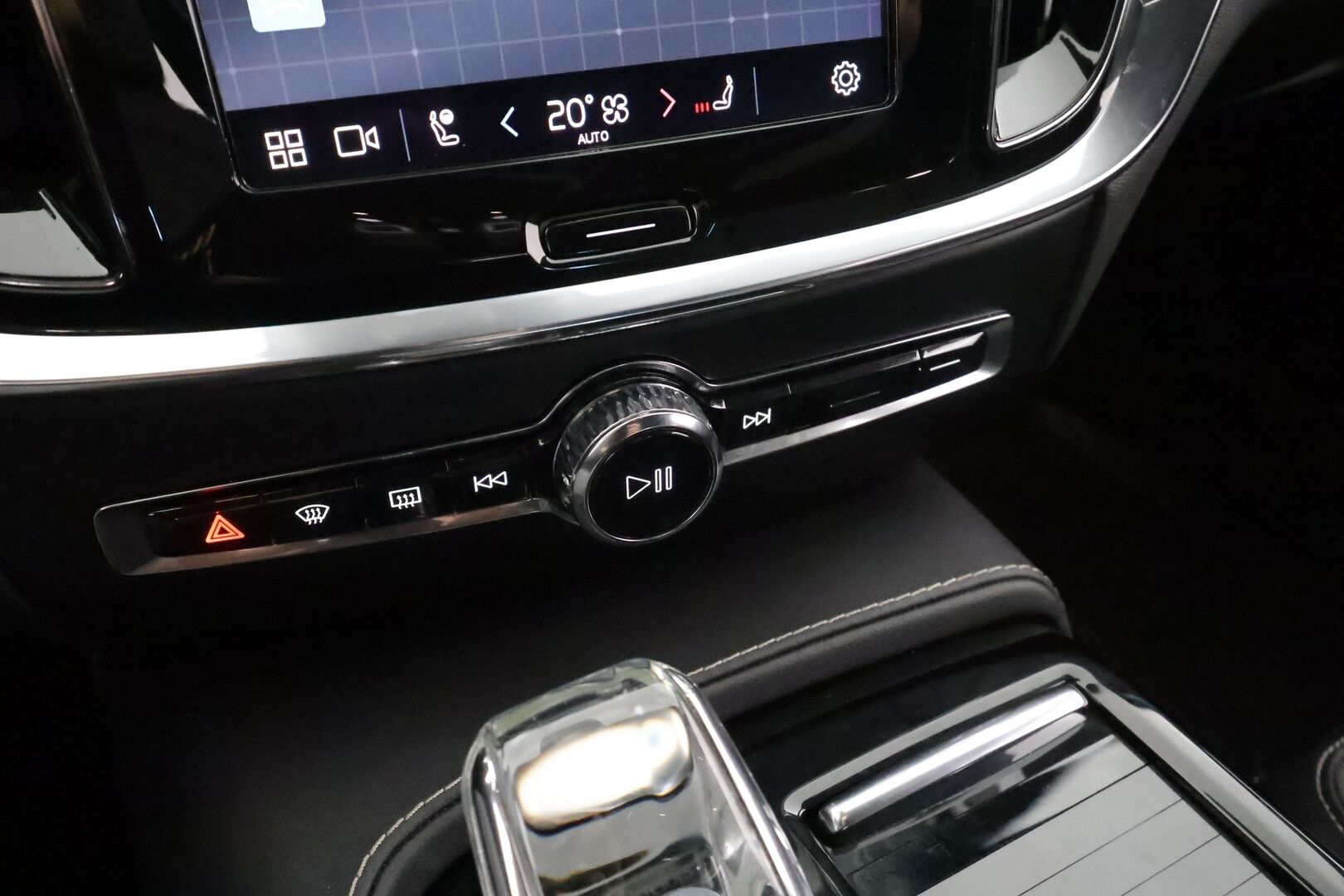 Volvo V60 2023 T6 AWD Long Range Plus Dark aut * Koukku / ACC / Full-LED / P.Kamera / Sportnahat Muistilla / H&K / Keyless * - Suomi-auto / Kahdet renkaat aluvanteilla / Merkkihuollot