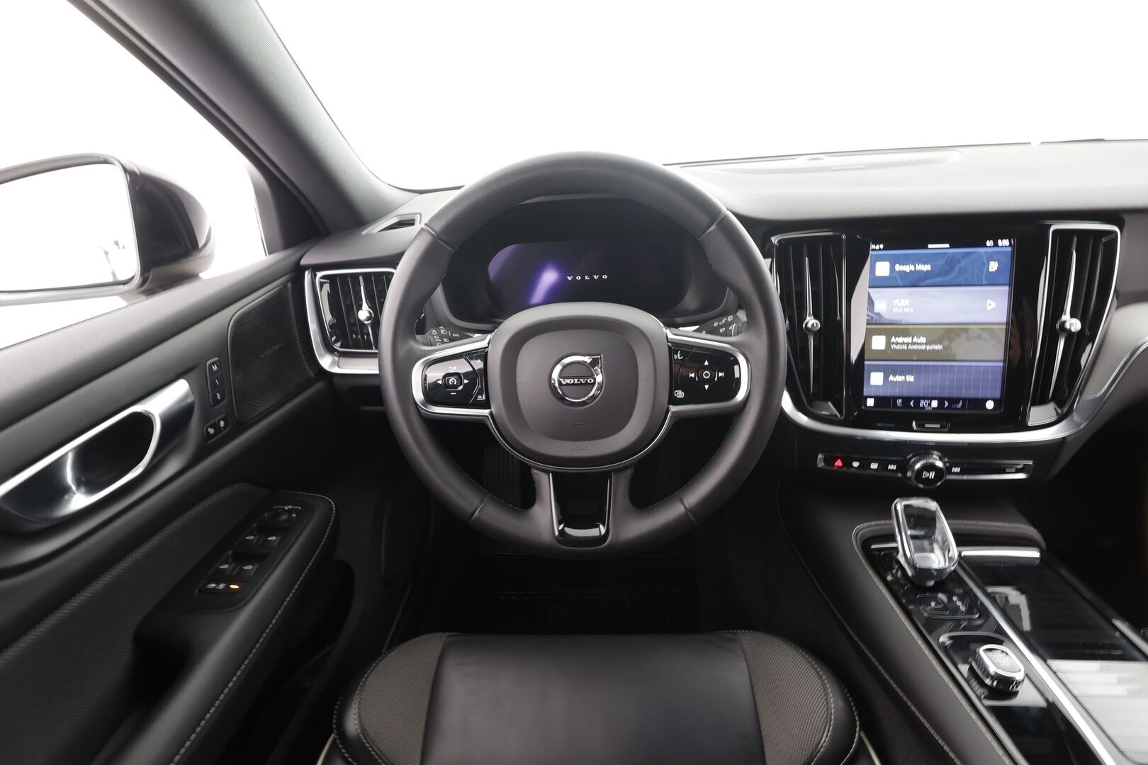 Volvo V60 2023 T6 AWD Long Range Plus Dark aut * Pilot / H&K / Koukku / Full-LED / Nahkasisusta / Sporttipenkit / P.Kamera / Keyless * - Suomi-auto / Kahdet renkaat aluvanteilla / Merkkihuollot - HULLUT AVAJAISHULINAT KORKOTARJOUS 3,29 %