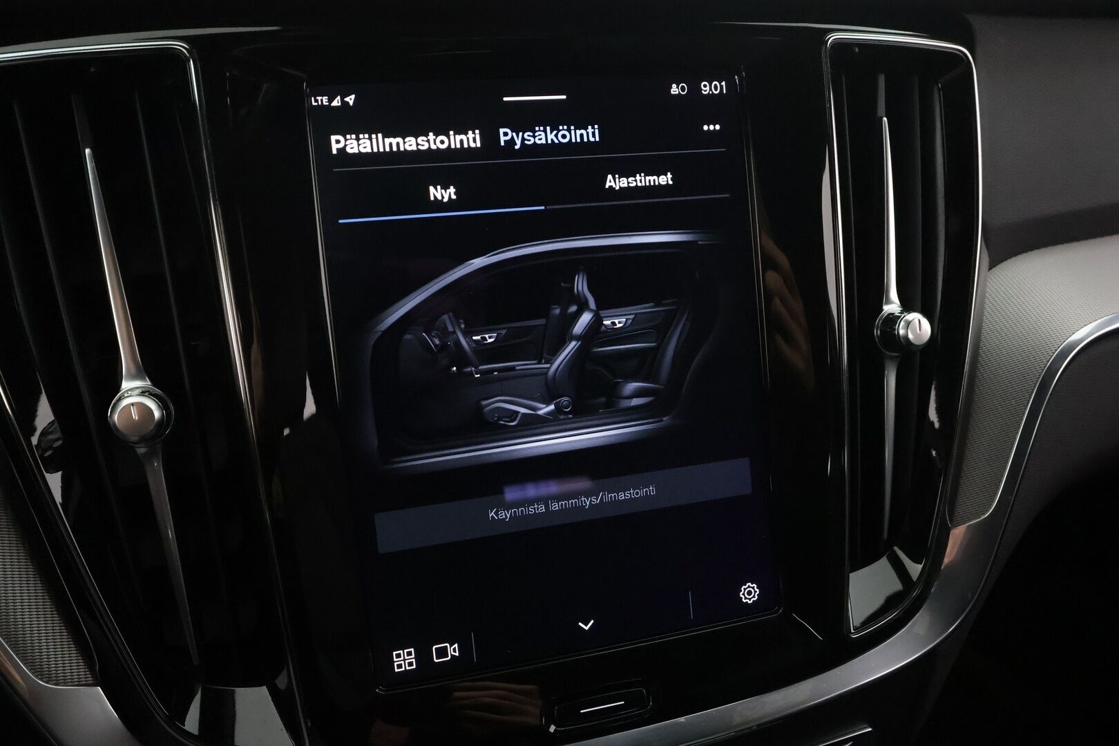 Volvo V60 2023 T6 AWD Long Range Plus Dark aut * Pilot / H&K / Koukku / Full-LED / Nahkasisusta / Sporttipenkit / P.Kamera / Keyless * - Suomi-auto / Kahdet renkaat aluvanteilla / Merkkihuollot - HULLUT AVAJAISHULINAT KORKOTARJOUS 3,29 %