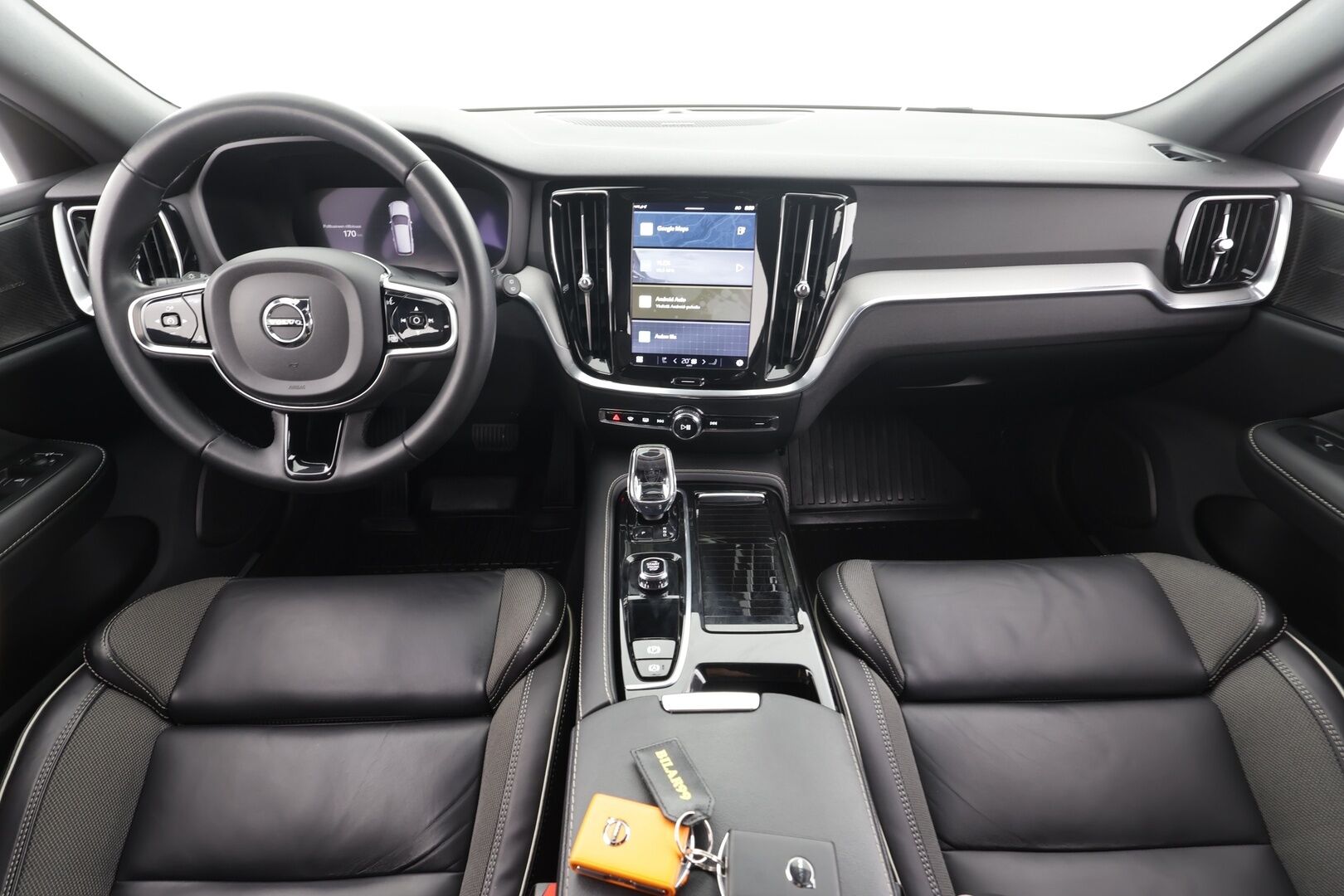 Volvo V60 2023 T6 AWD Long Range Plus Dark aut * Koukku / ACC / Full-LED / P.Kamera / Sportnahat Muistilla / H&K / Keyless * - Suomi-auto / Kahdet renkaat aluvanteilla / Merkkihuollot