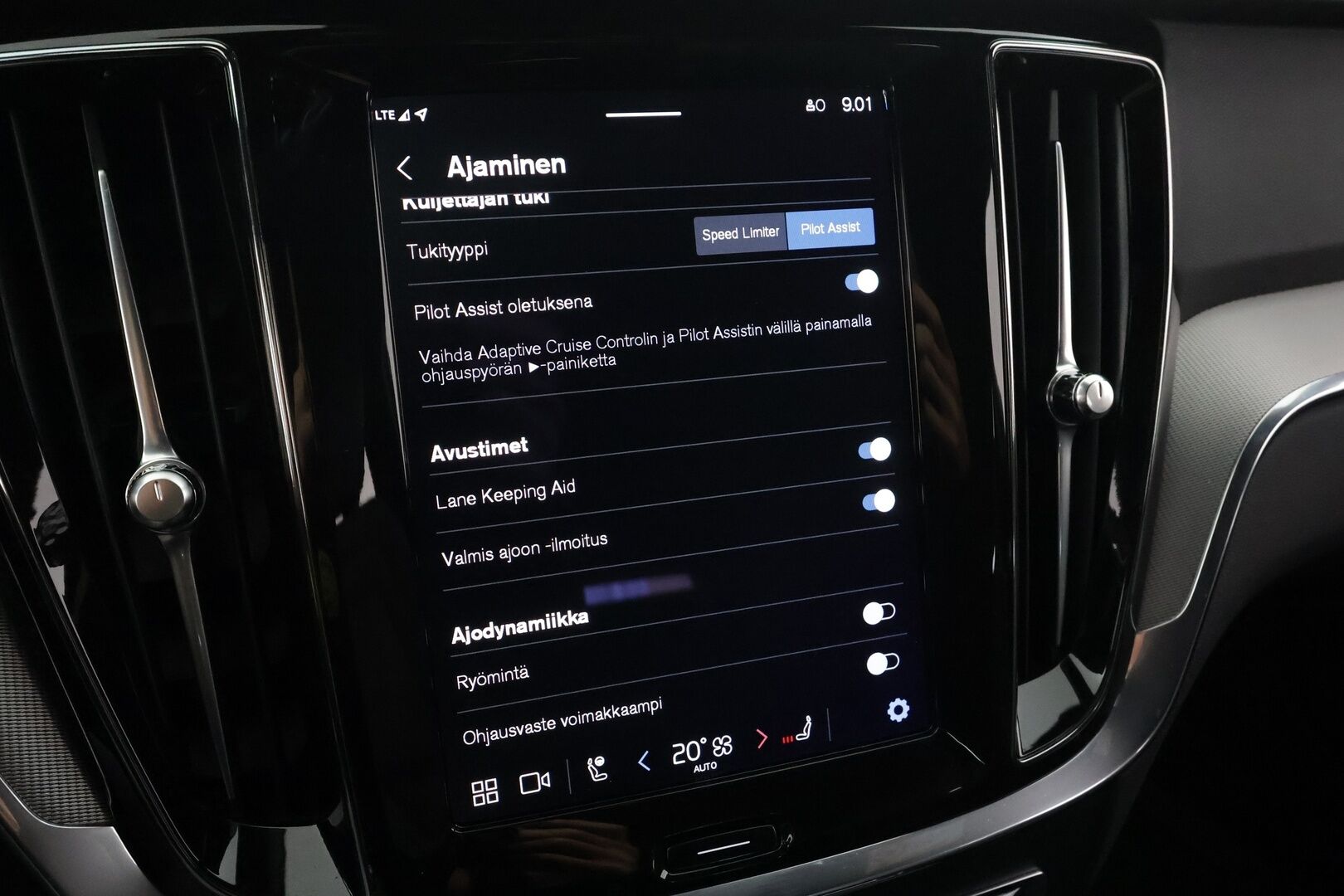 Volvo V60 2023 T6 AWD Long Range Plus Dark aut * Koukku / ACC / Full-LED / P.Kamera / Sportnahat Muistilla / H&K / Keyless * - Suomi-auto / Kahdet renkaat aluvanteilla / Merkkihuollot