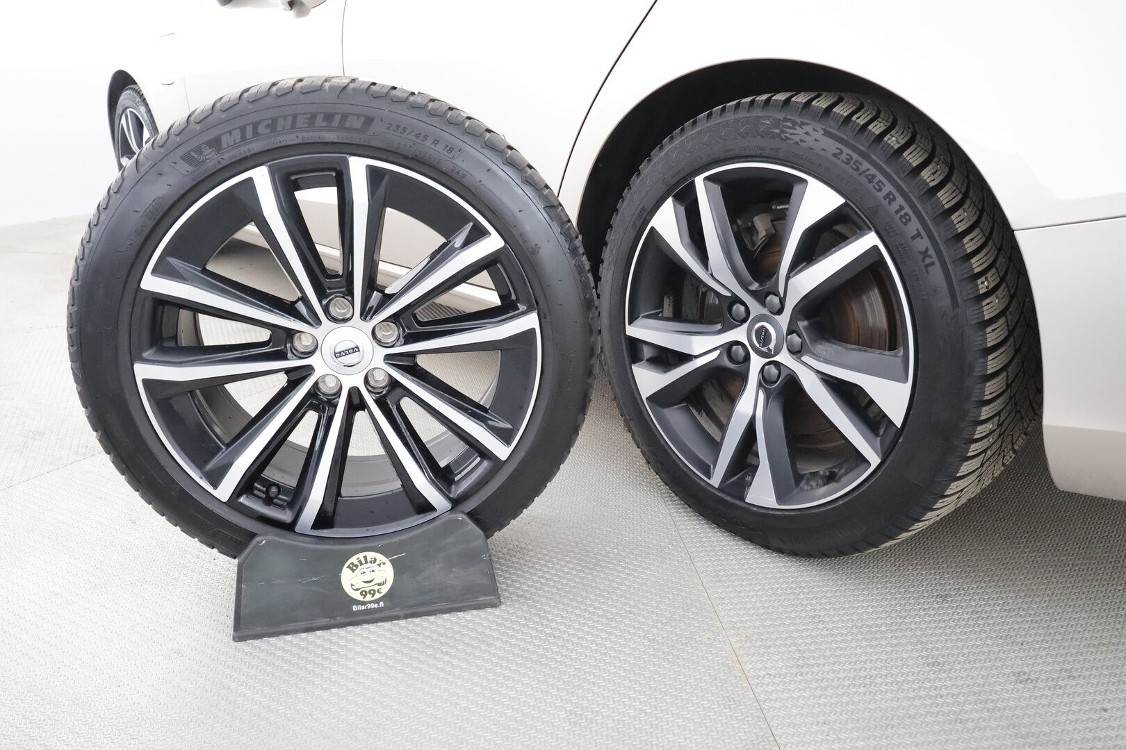 Volvo V60 2023 T6 AWD Long Range Plus Dark aut * Pilot / H&K / Koukku / Full-LED / Nahkasisusta / Sporttipenkit / P.Kamera / Keyless * - Suomi-auto / Kahdet renkaat aluvanteilla / Merkkihuollot - HULLUT AVAJAISHULINAT KORKOTARJOUS 3,29 %