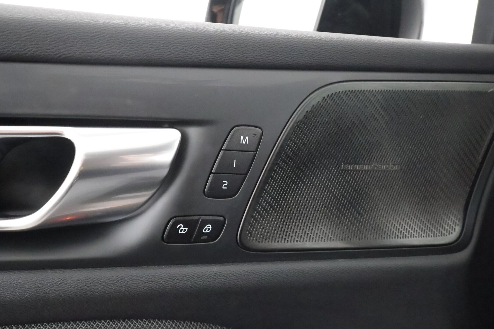 Volvo V60 2023 T6 AWD Long Range Plus Dark aut * Pilot / H&K / Koukku / Full-LED / Nahkasisusta / Sporttipenkit / P.Kamera / Keyless * - Suomi-auto / Kahdet renkaat aluvanteilla / Merkkihuollot - HULLUT AVAJAISHULINAT KORKOTARJOUS 3,29 %