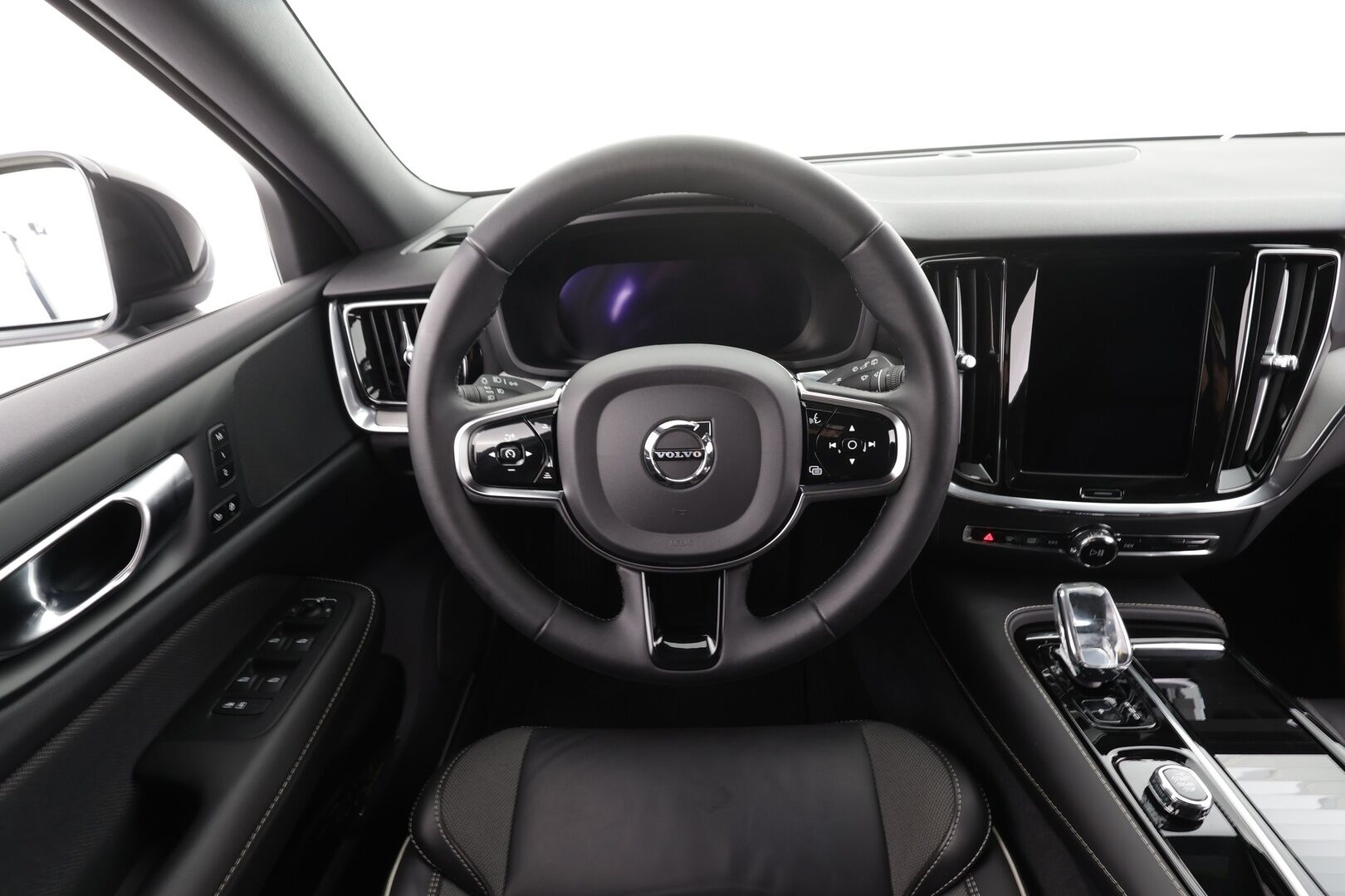 Volvo V60 2023 T8 AWD Long Range High Performance Plus Dark aut * Webasto / ACC / Full-LED / P.kamera / Sportnahat Muistilla / Navi * - 1-om Suomi-auto / Akku kuntotarkastettu / 2x Latauskaapelit / Kahdet renkaat / Merkkihuollettu!