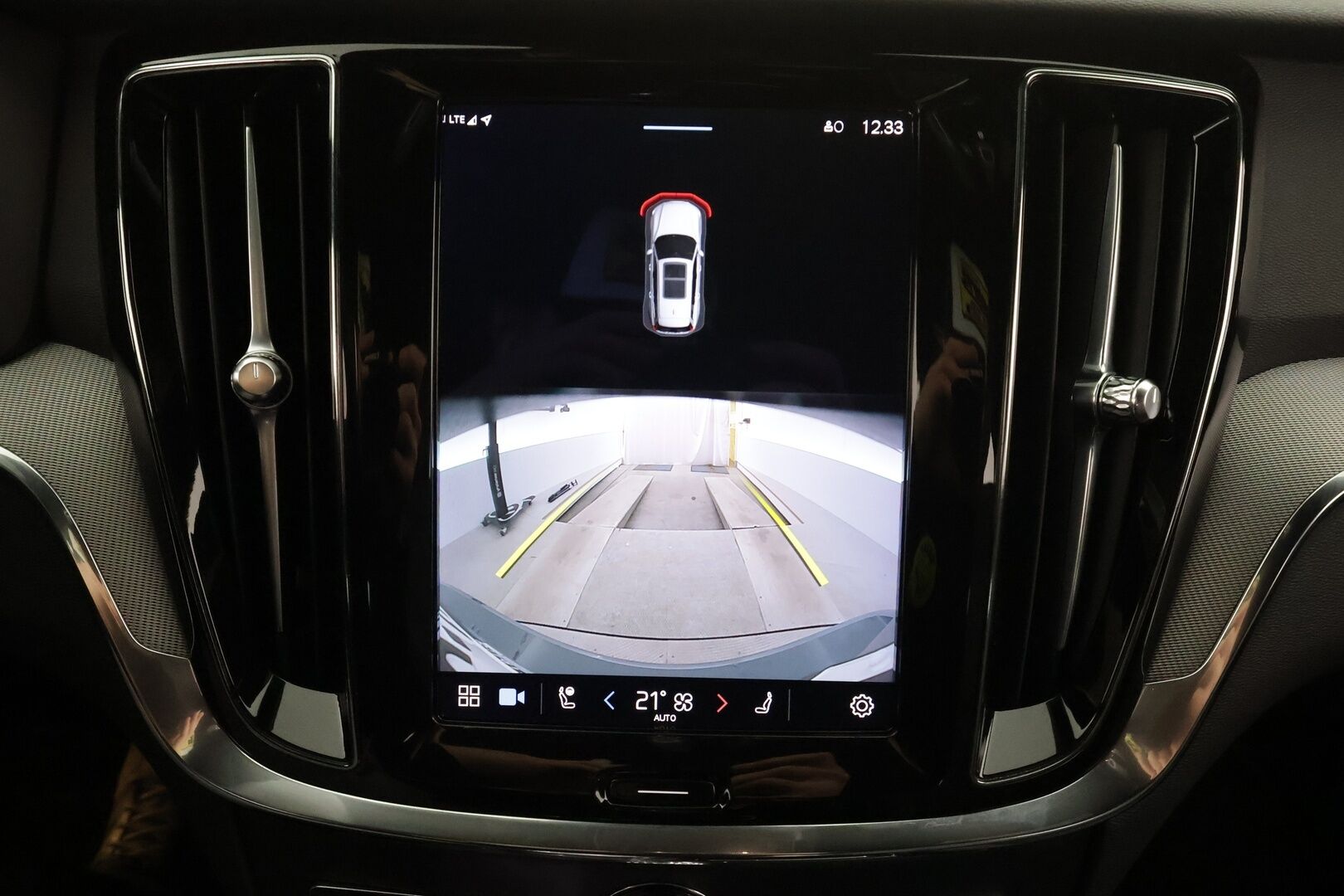 Volvo V60 2023 T8 AWD Long Range High Performance Plus Dark aut * Webasto / ACC / Full-LED / P.kamera / Sportnahat Muistilla / Navi * - 1-om Suomi-auto / Akku kuntotarkastettu / 2x Latauskaapelit / Kahdet renkaat / Merkkihuollettu!