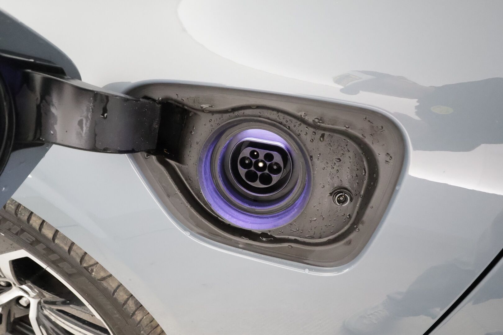 Volvo V60 2023 T8 AWD Long Range High Performance Plus Dark aut * Webasto / ACC / Full-LED / P.kamera / Sportnahat Muistilla / Navi * - 1-om Suomi-auto / Akku kuntotarkastettu / 2x Latauskaapelit / Kahdet renkaat / Merkkihuollettu! - Osta nyt, maksa vasta ensi vuonna