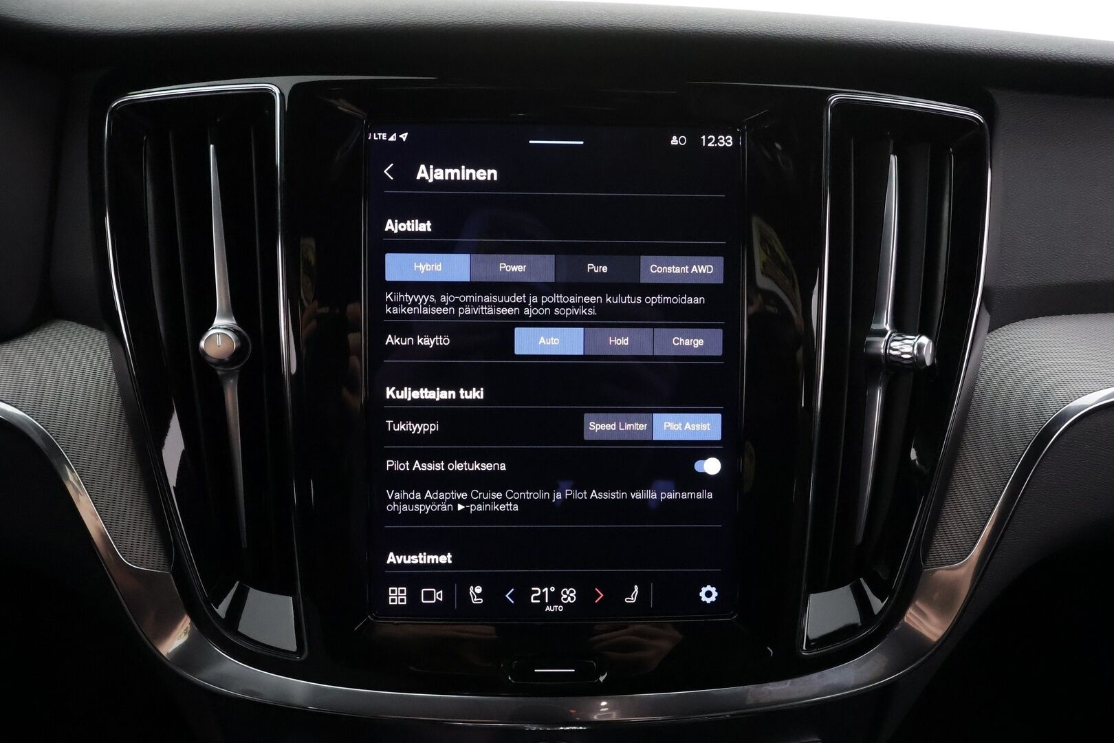 Volvo V60 2023 T8 AWD Long Range High Performance Plus Dark aut * Webasto / ACC / Full-LED / P.kamera / Sportnahat Muistilla / Navi * - 1-om Suomi-auto / Akku kuntotarkastettu / 2x Latauskaapelit / Kahdet renkaat / Merkkihuollettu! - Osta nyt, maksa vasta ensi vuonna