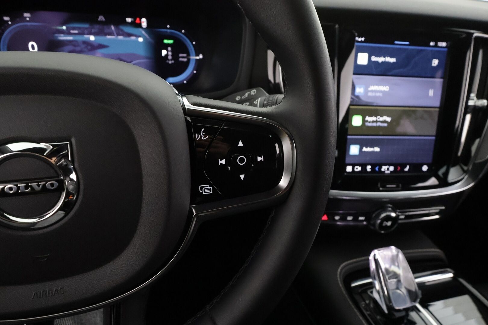 Volvo V60 2023 T8 AWD Long Range High Performance Plus Dark aut * Webasto / ACC / Full-LED / P.kamera / Sportnahat Muistilla / Navi * - 1-om Suomi-auto / Akku kuntotarkastettu / 2x Latauskaapelit / Kahdet renkaat / Merkkihuollettu! - Osta nyt, maksa vasta ensi vuonna