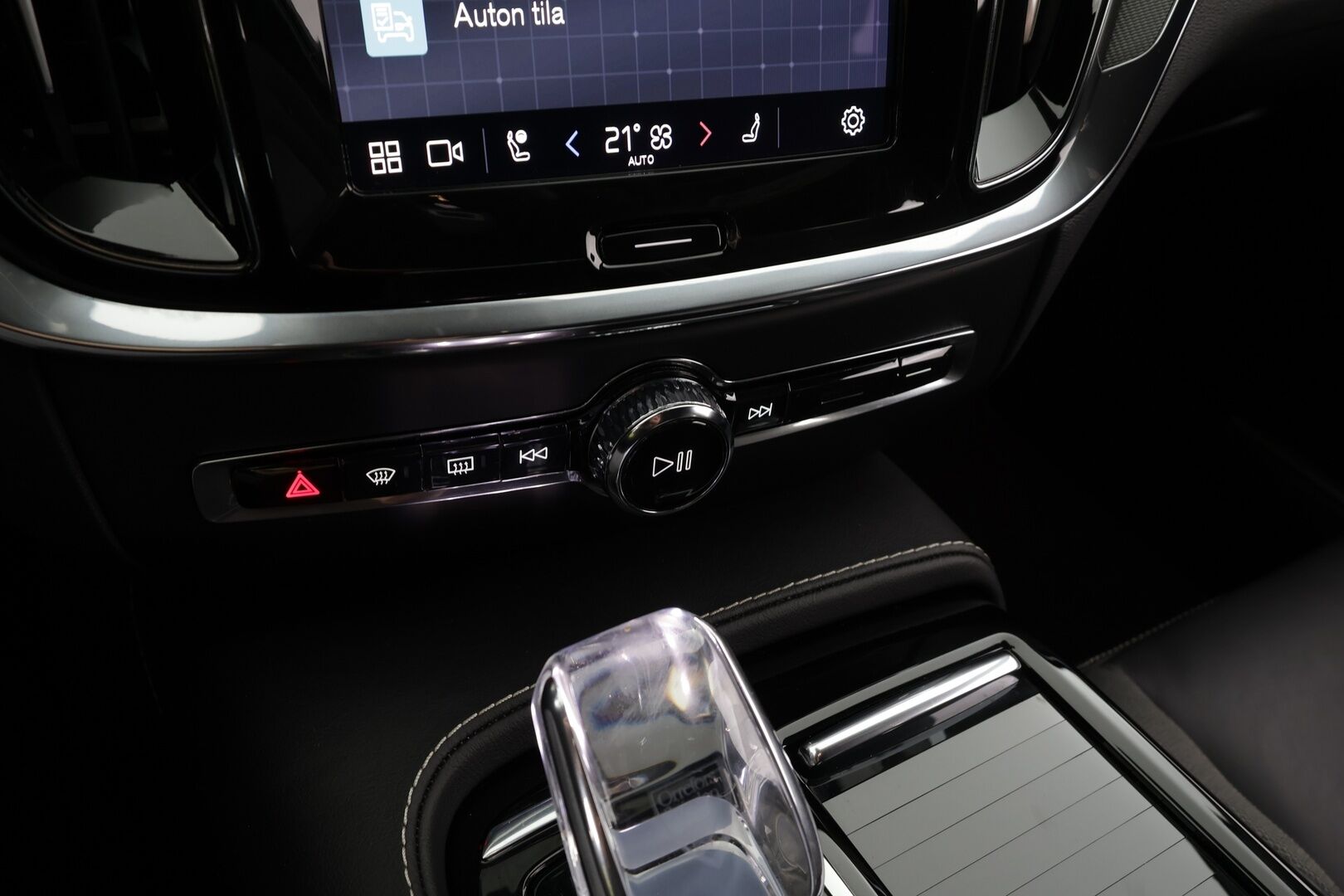 Volvo V60 2023 T8 AWD Long Range High Performance Plus Dark aut * Webasto / ACC / Full-LED / P.kamera / Sportnahat Muistilla / Navi * - 1-om Suomi-auto / Akku kuntotarkastettu / 2x Latauskaapelit / Kahdet renkaat / Merkkihuollettu! - Osta nyt, maksa vasta ensi vuonna