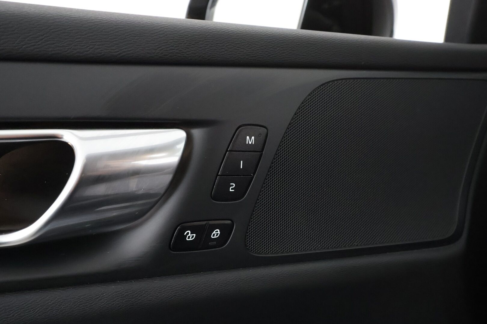 Volvo V60 2023 T8 AWD Long Range High Performance Plus Dark aut * Webasto / ACC / Full-LED / P.kamera / Sportnahat Muistilla / Navi * - 1-om Suomi-auto / Akku kuntotarkastettu / 2x Latauskaapelit / Kahdet renkaat / Merkkihuollettu! - Osta nyt, maksa vasta ensi vuonna