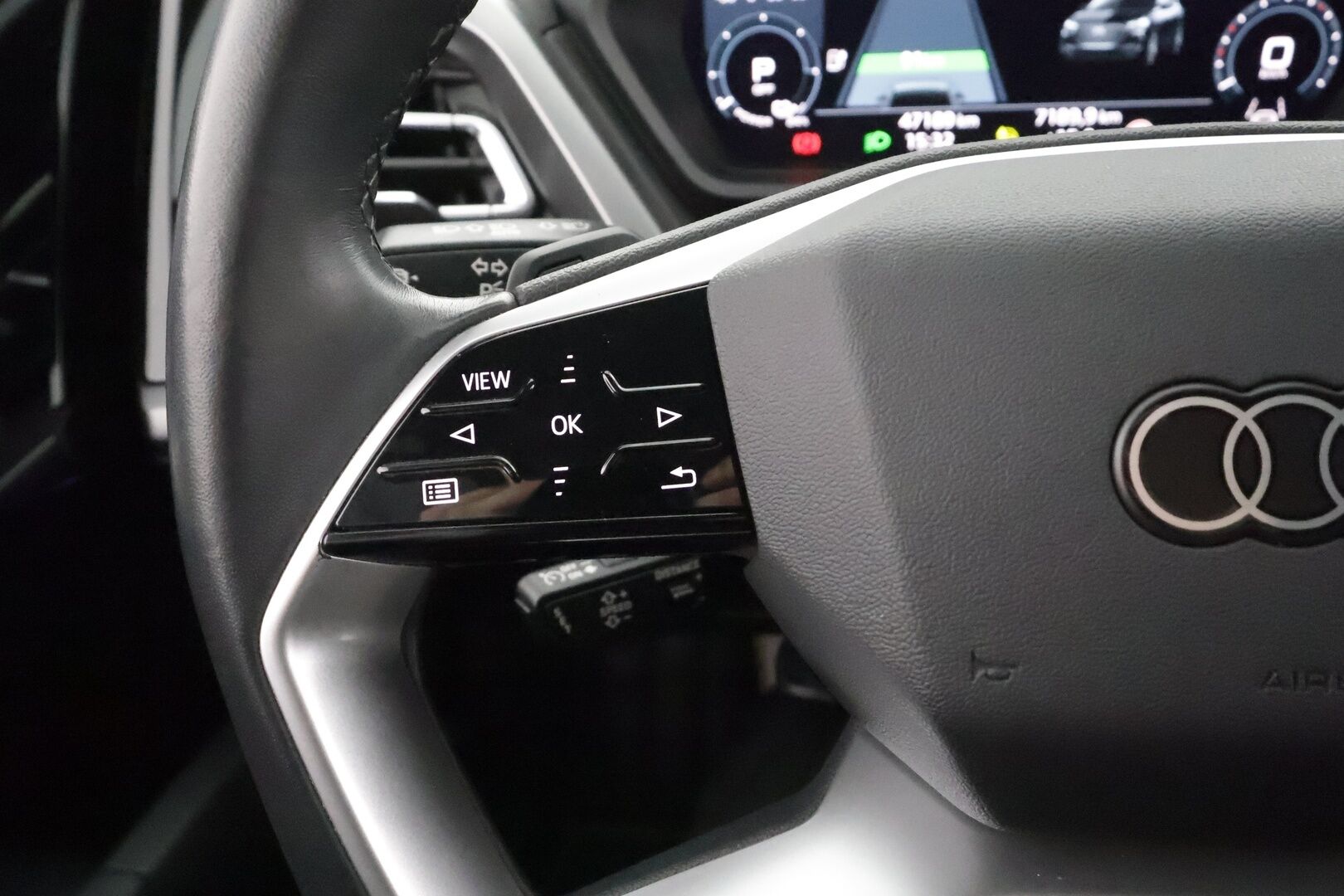 Audi Q4 e-tron 2023 40 e-tron * Sonos / ILP / ACC / Matrix-LED / P.Kamera / Sportpenkit / Navi / Kaistavahti / Keyless * - Suomi-auto / Akku kuntotarkastettu SoH 97,1% / Kahdet renkaat aluvanteilla / Merkkihuollot