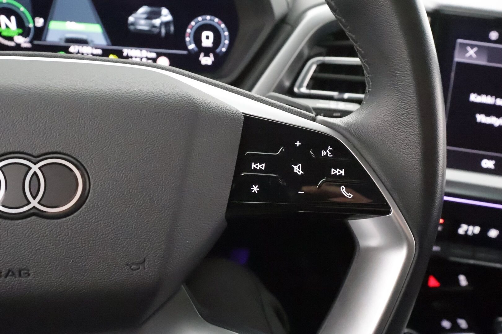 Audi Q4 e-tron 2023 40 e-tron * Sonos / ILP / ACC / Matrix-LED / P.Kamera / Sportpenkit / Navi / Kaistavahti / Keyless * - Suomi-auto / Akku kuntotarkastettu SoH 97,1% / Kahdet renkaat aluvanteilla / Merkkihuollot