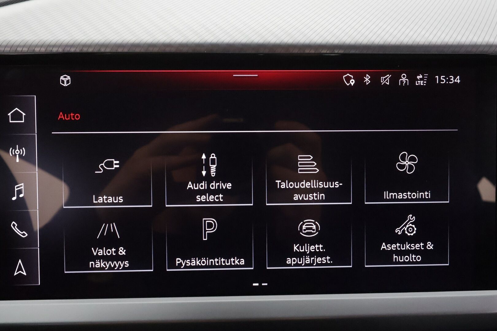 Audi Q4 e-tron 2023 40 e-tron * Sonos / ILP / ACC / Matrix-LED / P.Kamera / Sportpenkit / Navi / Kaistavahti / Keyless * - Suomi-auto / Akku kuntotarkastettu SoH 97,1% / Kahdet renkaat aluvanteilla / Merkkihuollot