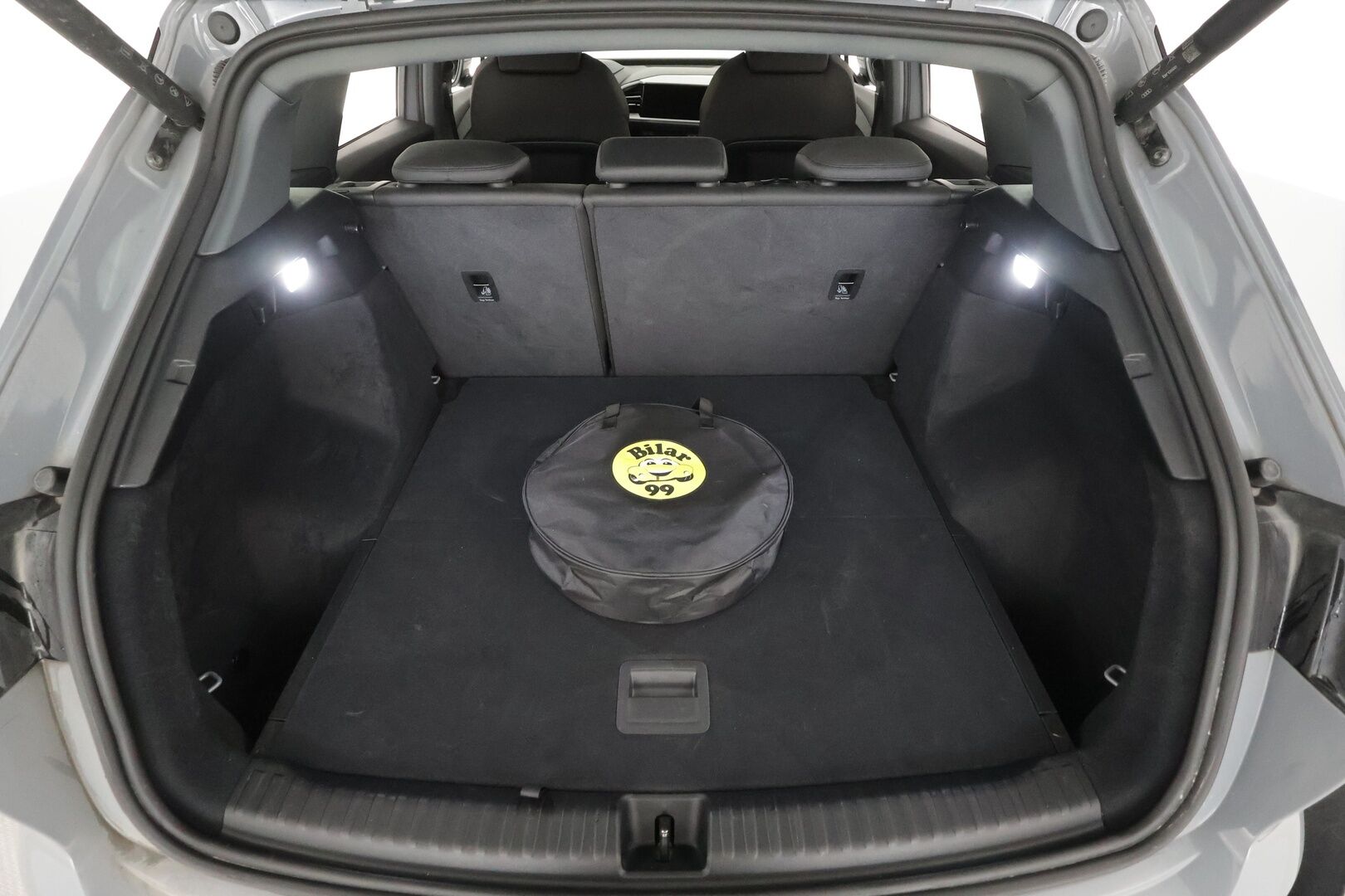 Audi Q4 e-tron 2023 40 e-tron * Sonos / ILP / ACC / Matrix-LED / P.Kamera / Sportpenkit / Navi / Kaistavahti / Keyless * - Suomi-auto / Akku kuntotarkastettu SoH 97,1% / Kahdet renkaat aluvanteilla / Merkkihuollot