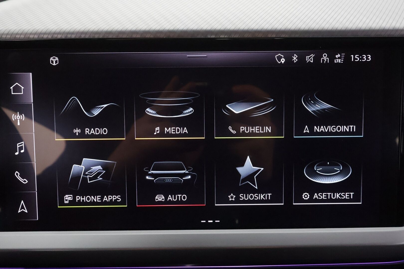 Audi Q4 e-tron 2023 40 e-tron * Sonos / ILP / ACC / Matrix-LED / P.Kamera / Sportpenkit / Navi / Kaistavahti / Keyless * - Suomi-auto / Akku kuntotarkastettu SoH 97,1% / Kahdet renkaat aluvanteilla / Merkkihuollot