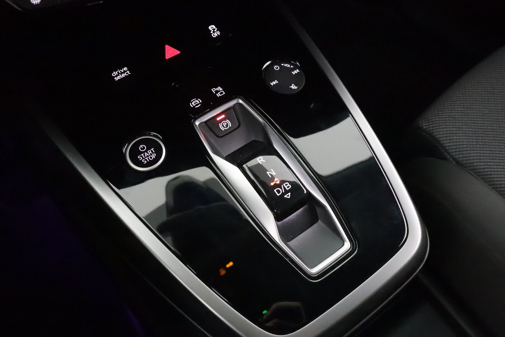 Audi Q4 e-tron 2023 40 e-tron * Sonos / ILP / ACC / Matrix-LED / P.Kamera / Sportpenkit / Navi / Kaistavahti / Keyless * - Suomi-auto / Akku kuntotarkastettu SoH 97,1% / Kahdet renkaat aluvanteilla / Merkkihuollot