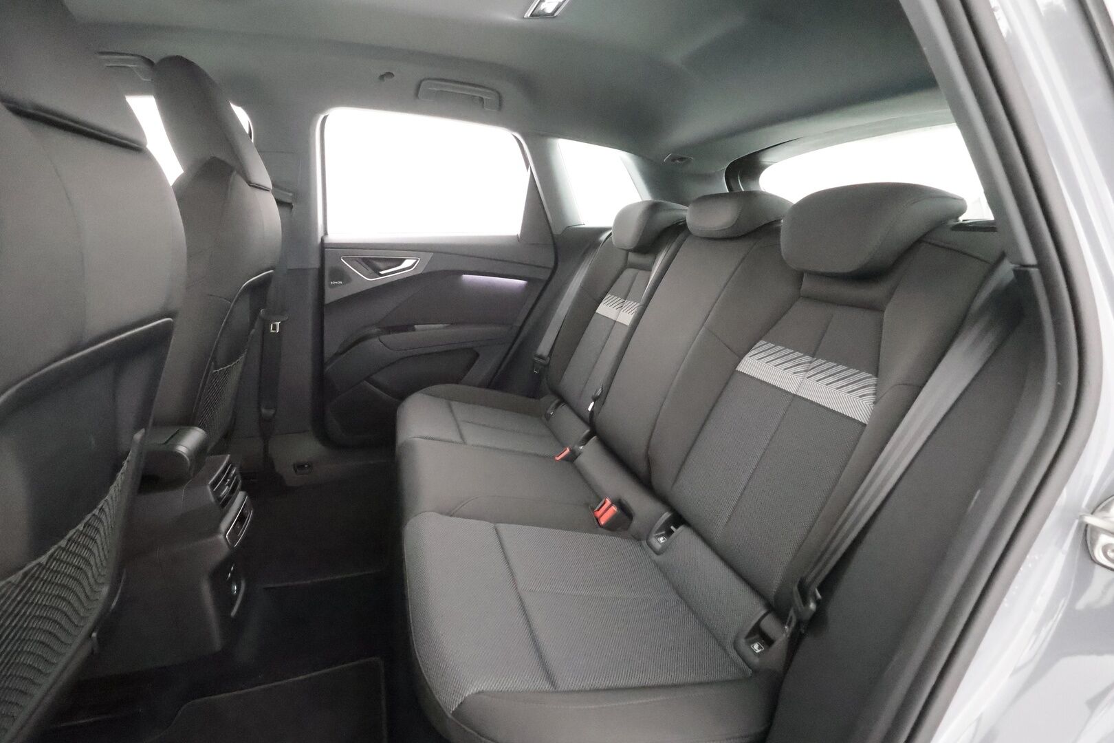 Audi Q4 e-tron 2023 40 e-tron * Sonos / ILP / ACC / Matrix-LED / P.Kamera / Sportpenkit / Navi / Kaistavahti / Keyless * - Suomi-auto / Akku kuntotarkastettu SoH 97,1% / Kahdet renkaat aluvanteilla / Merkkihuollot