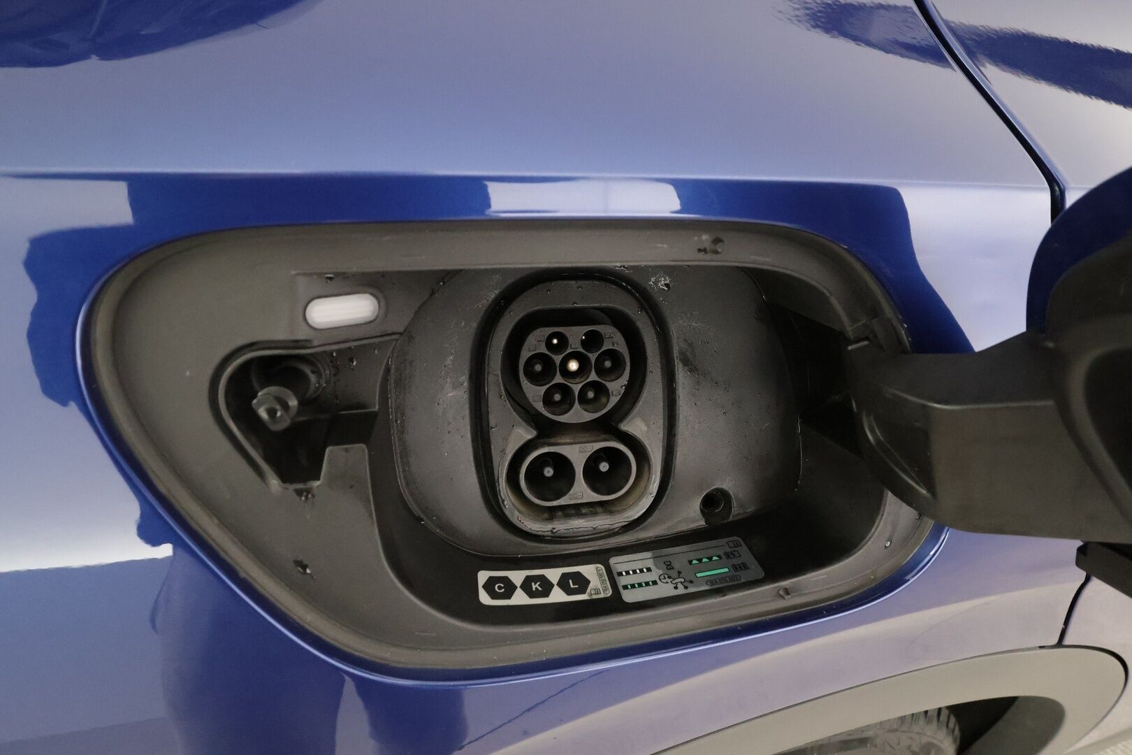 Volkswagen ID.4 2023 Pro Performance 150 kW, akku 77 kWh * ACC / ILP / P.kamera / Koukku / LED / Navi / KeylessGo * - Suomi-auto / Kahdet renkaat aluvanteilla / Merkkihuollettu