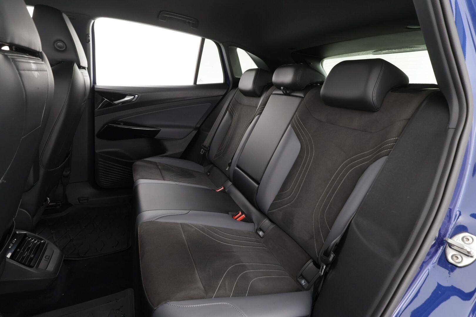 Volkswagen ID.4 2023 Pro Performance 150 kW, akku 77 kWh * ACC / ILP / P.kamera / Koukku / LED / Navi / KeylessGo * - Suomi-auto / Kahdet renkaat aluvanteilla / Merkkihuollettu