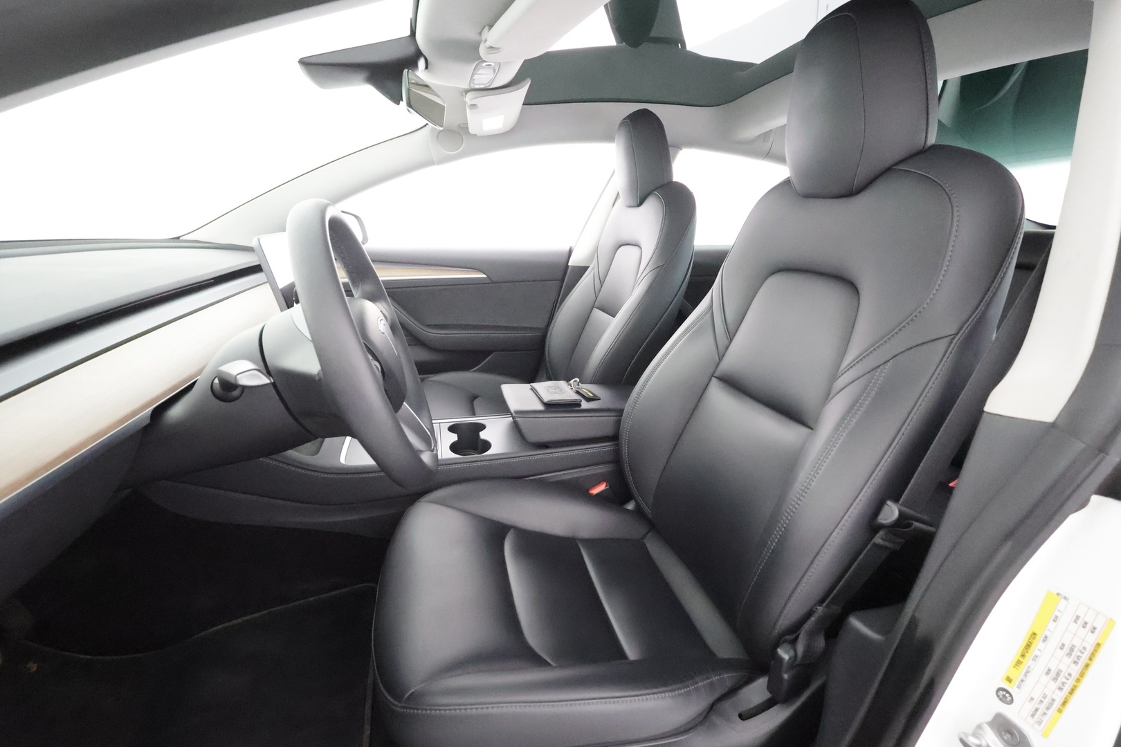 Tesla Model 3 2021 Standard Range Plus * Lasikatto / ILP / Matrix LED / P.Kamera / Ratinlämmitin / Self-Driving / Sähköluukku * - Kahdet renkaat aluvanteilla