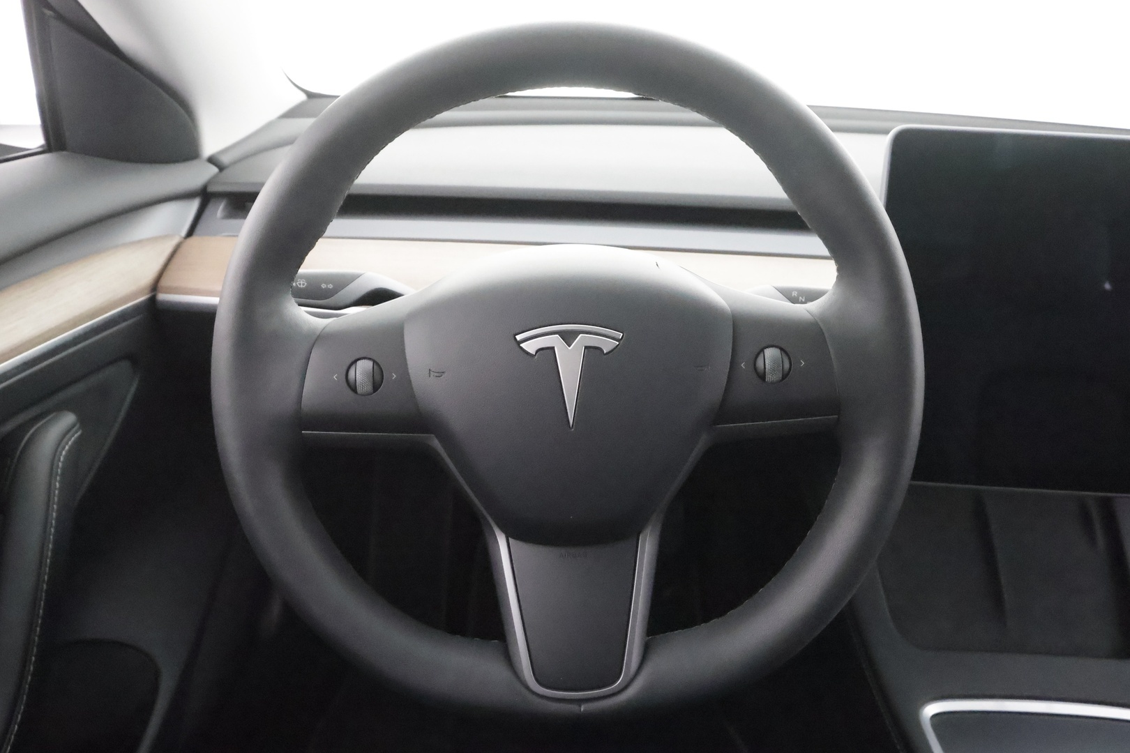 Tesla Model 3 2021 Standard Range Plus * Lasikatto / ILP / Matrix LED / P.Kamera / Ratinlämmitin / Self-Driving / Sähköluukku * - Kahdet renkaat aluvanteilla