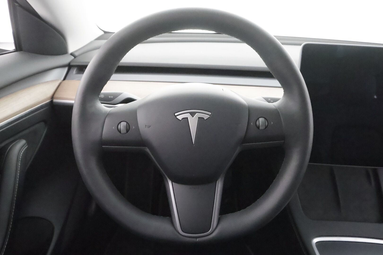 Tesla Model 3 2021 Standard Range Plus * Lasikatto / ILP / Matrix LED / P.Kamera / Ratinlämmitin / Self-Driving / Sähköluukku * - Kahdet renkaat aluvanteilla
