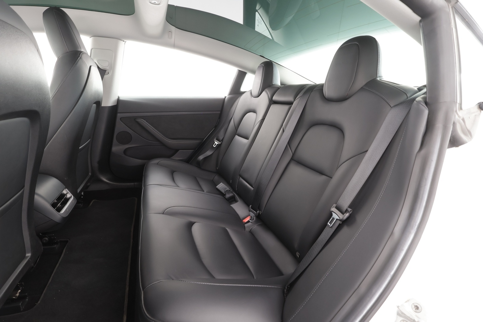 Tesla Model 3 2021 Standard Range Plus * Lasikatto / ILP / Matrix LED / P.Kamera / Ratinlämmitin / Self-Driving / Sähköluukku * - Kahdet renkaat aluvanteilla
