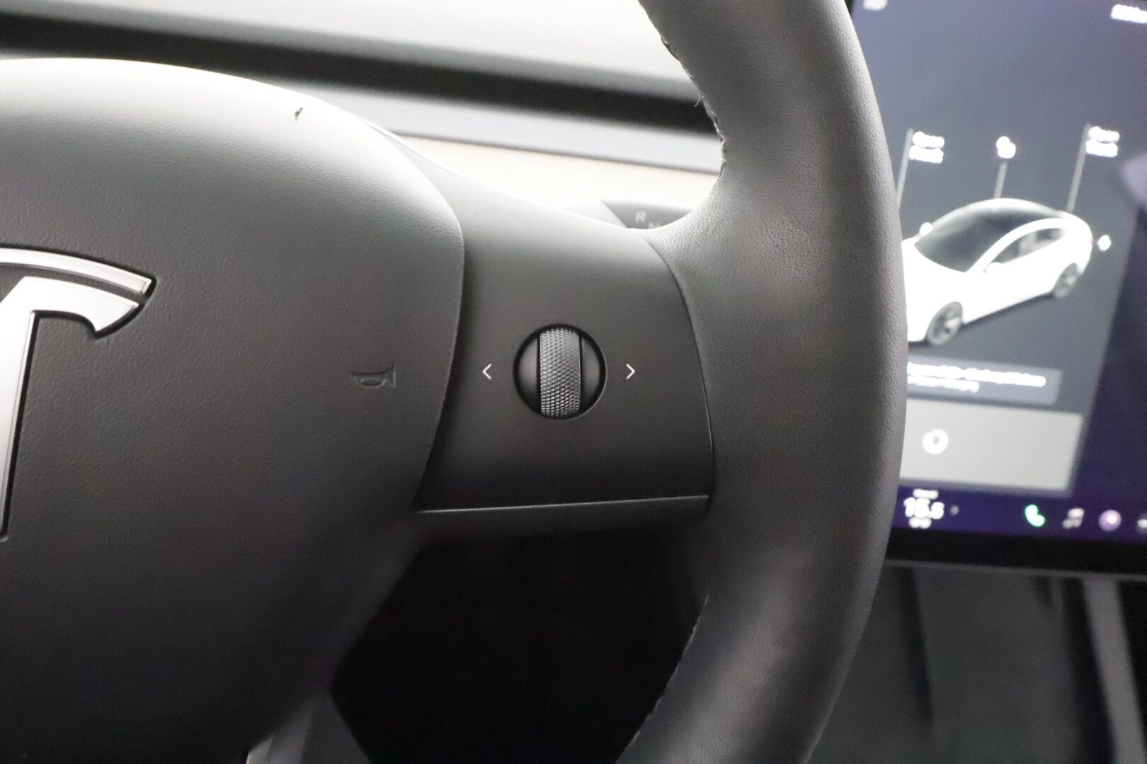 Tesla Model 3 2021 Standard Range Plus * Lasikatto / ILP / Matrix LED / P.Kamera / Ratinlämmitin / Self-Driving / Sähköluukku * - Kahdet renkaat aluvanteilla