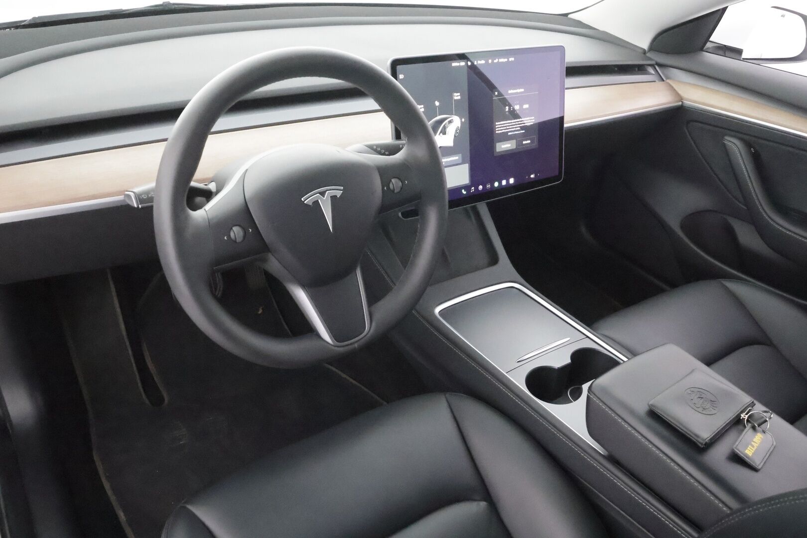 Tesla Model 3 2021 Standard Range Plus * Lasikatto / ILP / Matrix LED / P.Kamera / Ratinlämmitin / Self-Driving / Sähköluukku * - Kahdet renkaat aluvanteilla