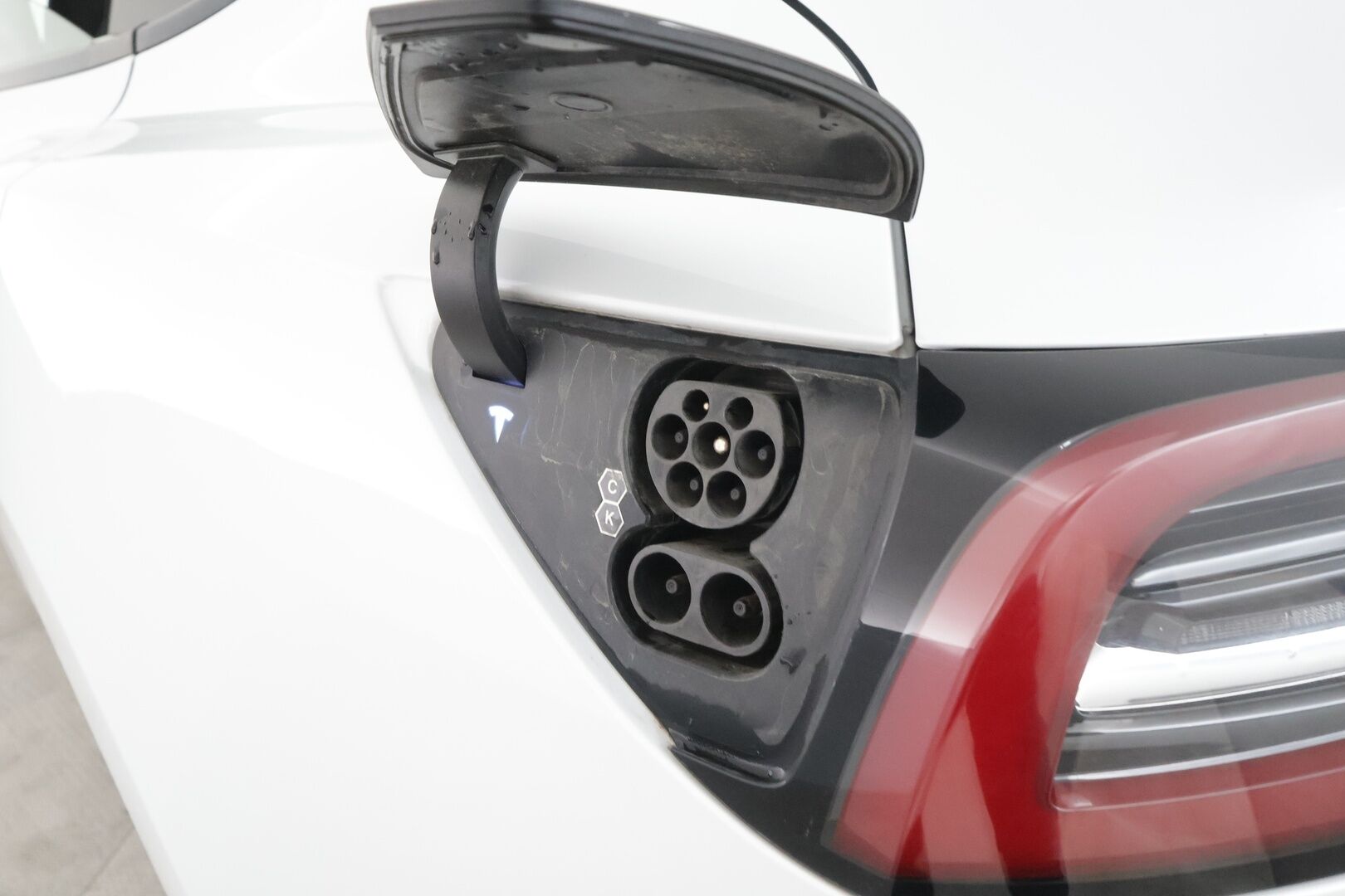 Tesla Model 3 2021 Standard Range Plus * Lasikatto / ILP / Matrix LED / P.Kamera / Ratinlämmitin / Self-Driving / Sähköluukku * - Kahdet renkaat aluvanteilla