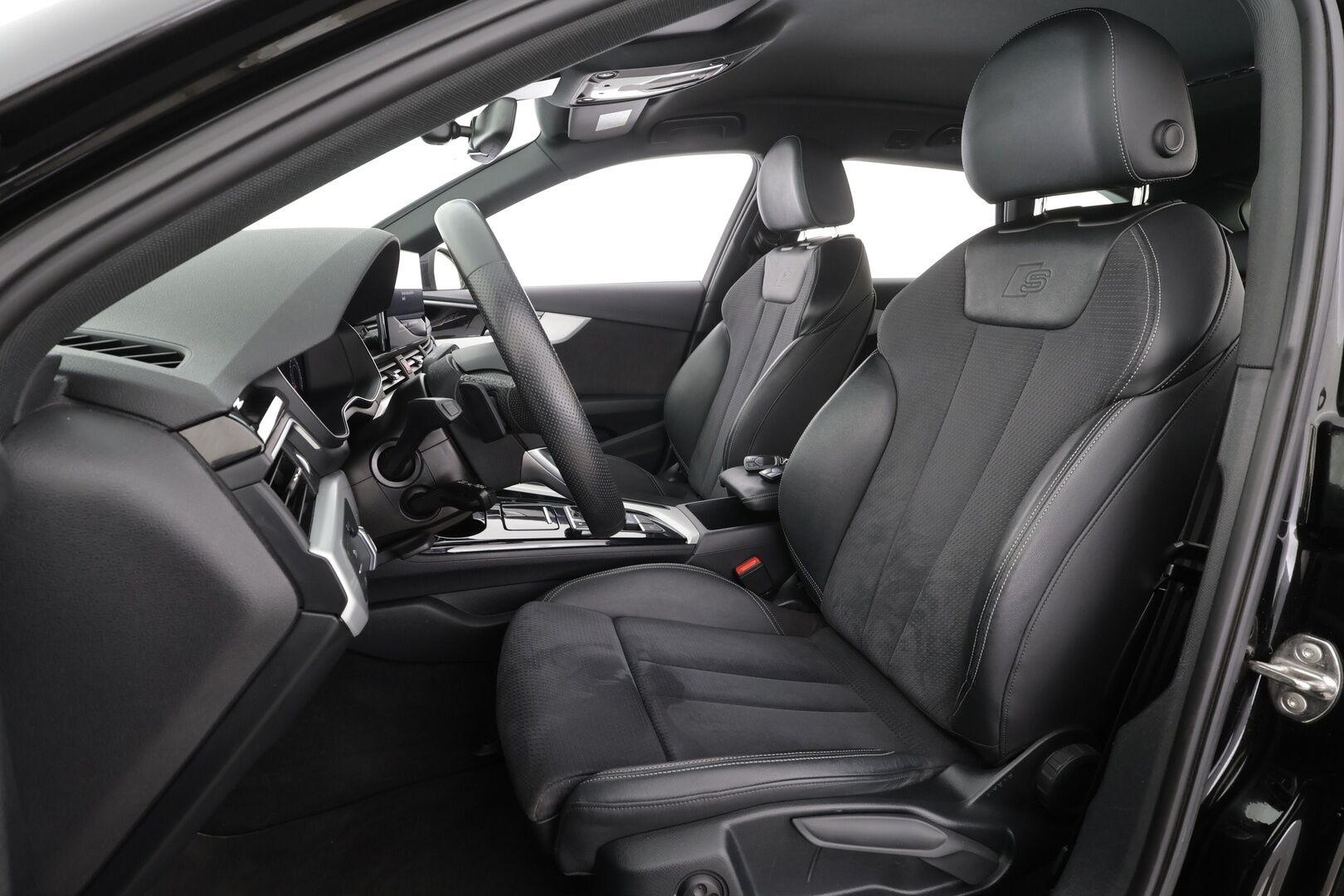 Audi A4 2023 Avant Progress Plus 40 TFSI 150 kW MHEV quattro S tronic * ACC / Matrix LED / P.kamera / Webasto / Koukku * - KeylessGo / Digimittaristo / Sporttipenkit / 1.Om Suomi-auto / Kahdet renkaat aluvanteilla / Merkkihuollettu