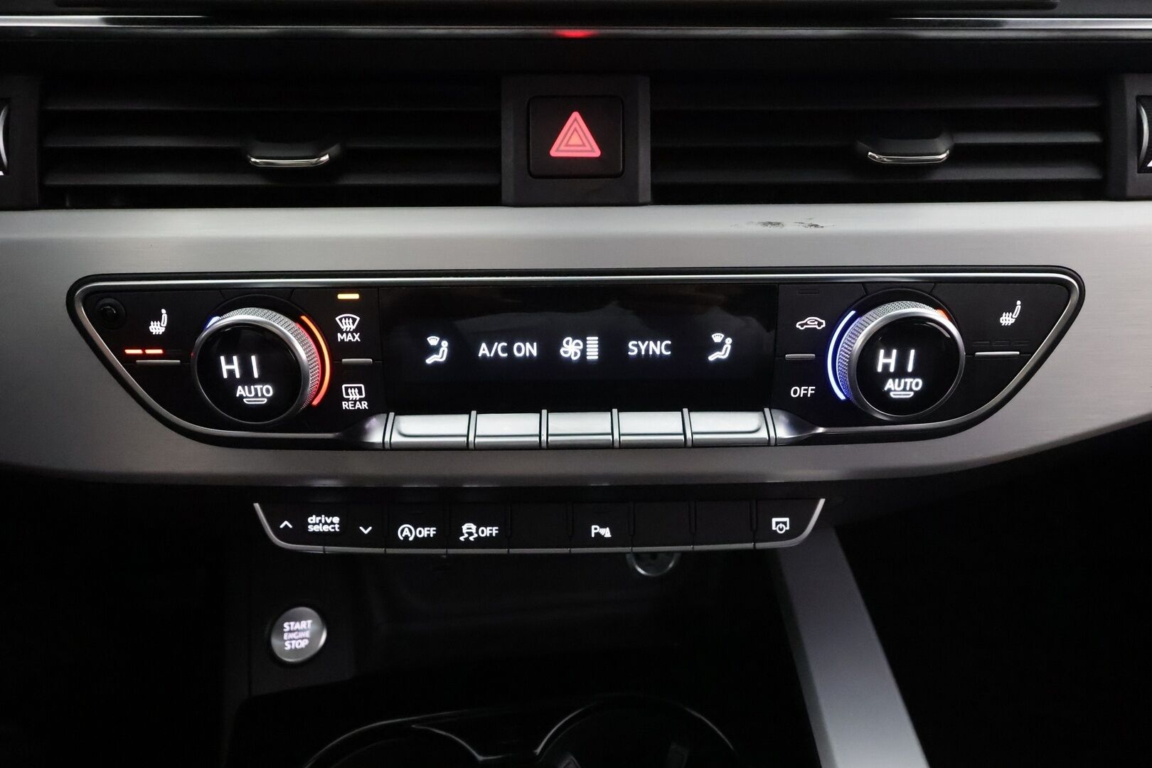 Audi A4 2023 Avant Progress Plus 40 TFSI 150 kW MHEV quattro S tronic * ACC / Matrix LED / P.kamera / Webasto / Koukku * - KeylessGo / Digimittaristo / Sporttipenkit / 1.Om Suomi-auto / Kahdet renkaat aluvanteilla / Merkkihuollettu