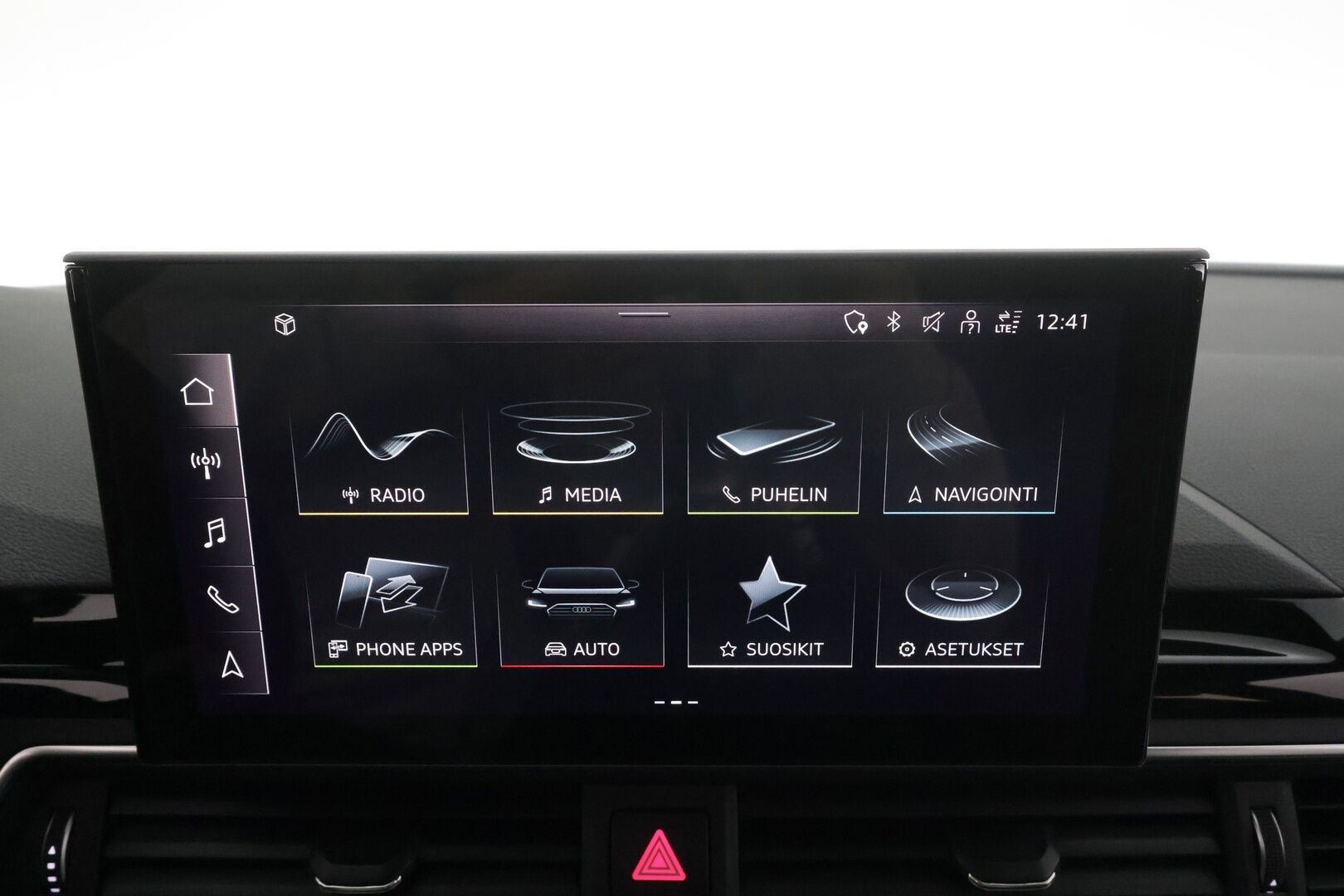 Audi A4 2023 Avant Progress Plus 40 TFSI 150 kW MHEV quattro S tronic * ACC / Matrix LED / P.kamera / Webasto / Koukku * - KeylessGo / Digimittaristo / Sporttipenkit / 1.Om Suomi-auto / Kahdet renkaat aluvanteilla / Merkkihuollettu