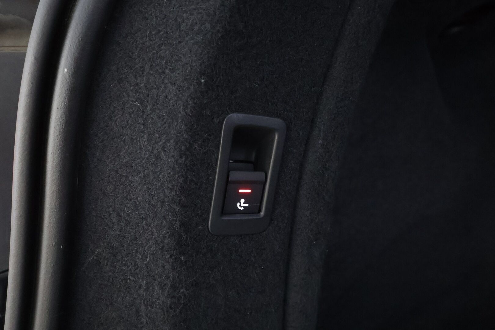 Audi A4 2023 Avant Progress Plus 40 TFSI 150 kW MHEV quattro S tronic * ACC / Matrix LED / P.kamera / Webasto / Koukku * - KeylessGo / Digimittaristo / Sporttipenkit / 1.Om Suomi-auto / Kahdet renkaat aluvanteilla / Merkkihuollettu