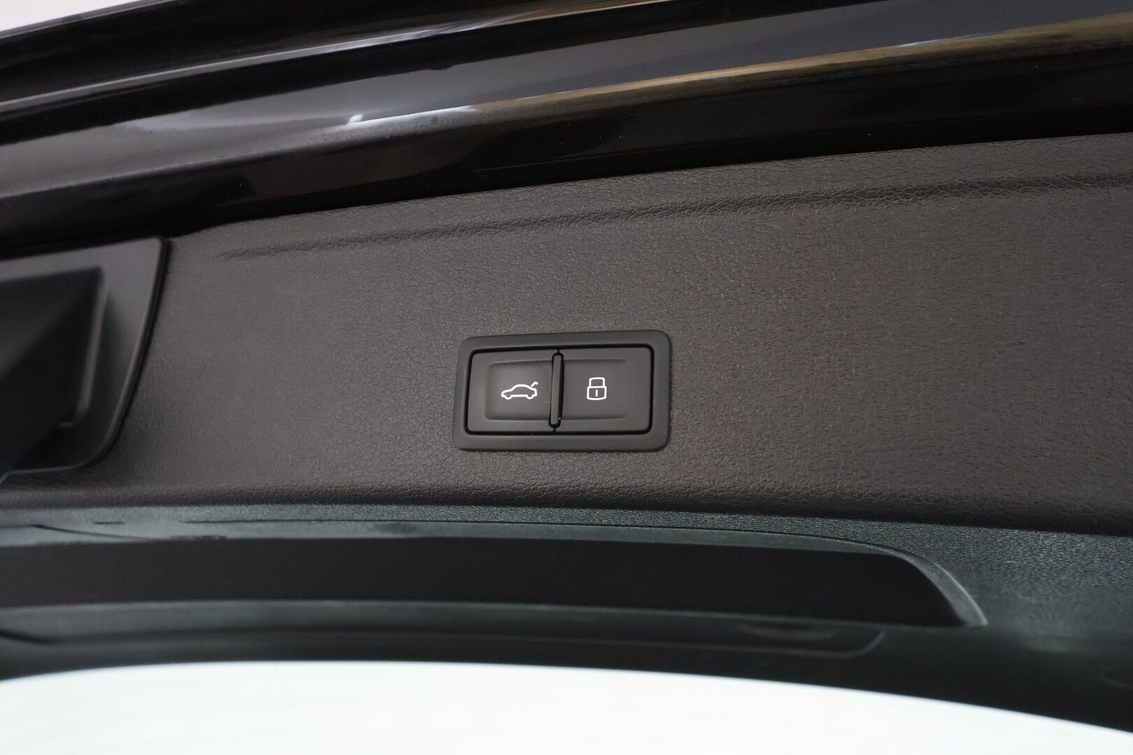 Audi A4 2023 Avant Progress Plus 40 TFSI 150 kW MHEV quattro S tronic * ACC / Matrix LED / P.kamera / Webasto / Koukku * - KeylessGo / Digimittaristo / Sporttipenkit / 1.Om Suomi-auto / Kahdet renkaat aluvanteilla / Merkkihuollettu