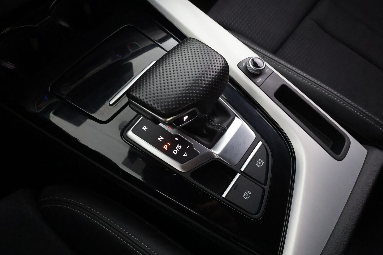 Audi A4 2023 Avant Progress Plus 40 TFSI 150 kW MHEV quattro S tronic * ACC / Matrix LED / P.kamera / Webasto / Koukku * - KeylessGo / Digimittaristo / Sporttipenkit / 1.Om Suomi-auto / Kahdet renkaat aluvanteilla / Merkkihuollettu