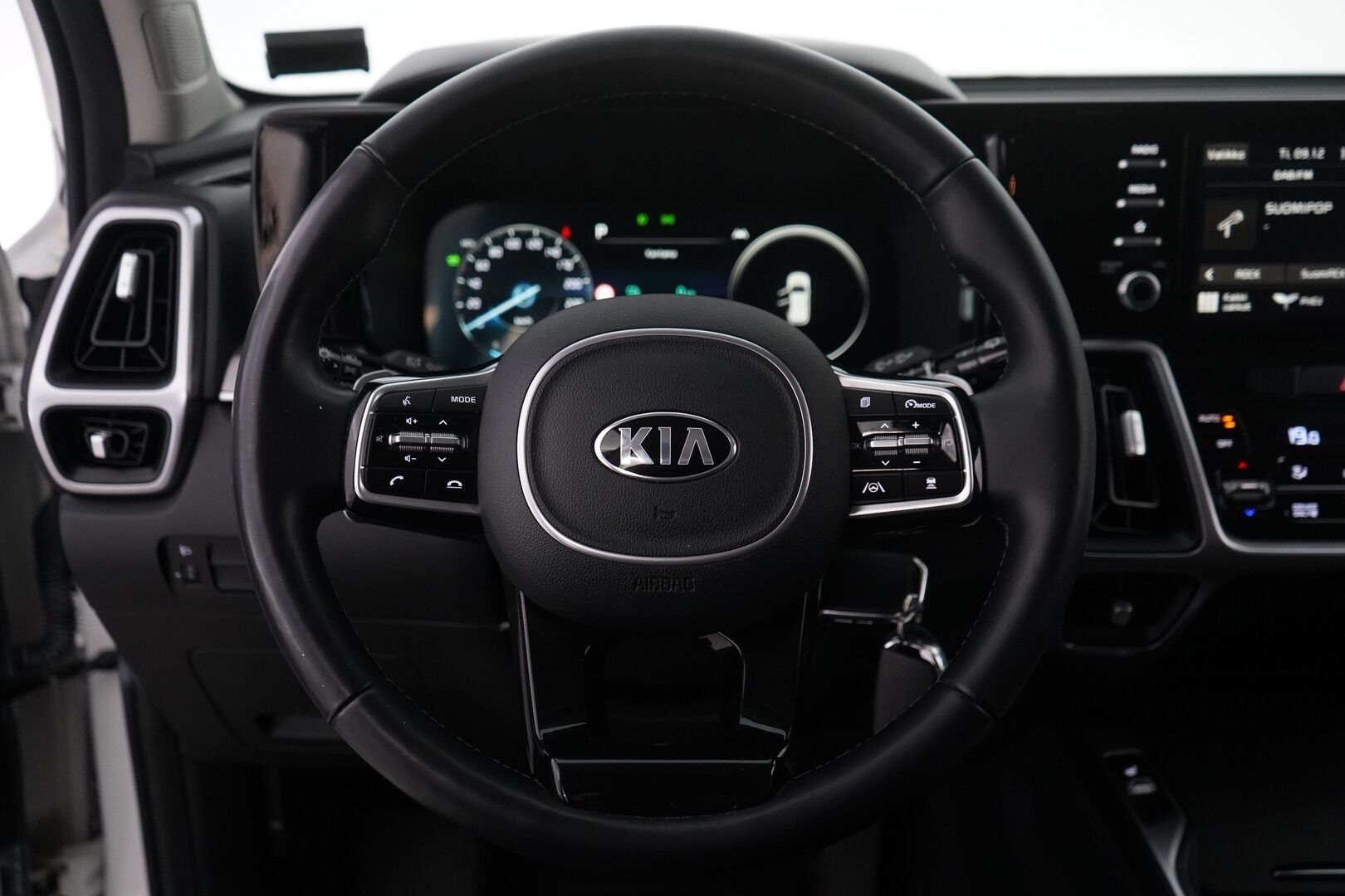 Kia SORENTO 2021 1.6 T-GDI Plug-in Hybrid AWD Business AT 7P *ACC / Peruutuskamera / Lane Assist / App Connect * - SoH 97.4% / Merkkihuollettu / Viimeisin huolto 109tkm - HULLUT BLACKWEEK JATKOT - KORKOTARJOUS 2,49%