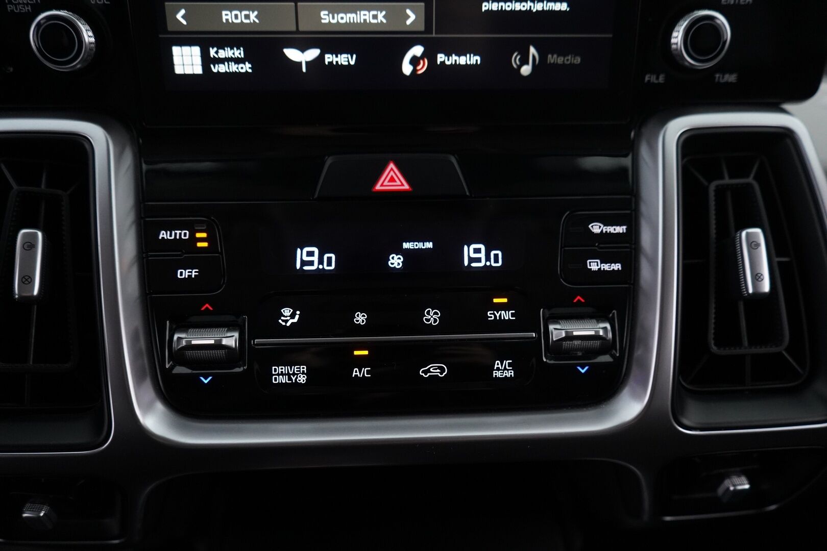 Kia SORENTO 2021 1.6 T-GDI Plug-in Hybrid AWD Business AT 7P *ACC / Peruutuskamera / Lane Assist / App Connect * - SoH 97.4% / Merkkihuollettu / Viimeisin huolto 109tkm - HULLUT BLACKWEEK JATKOT - KORKOTARJOUS 2,49%