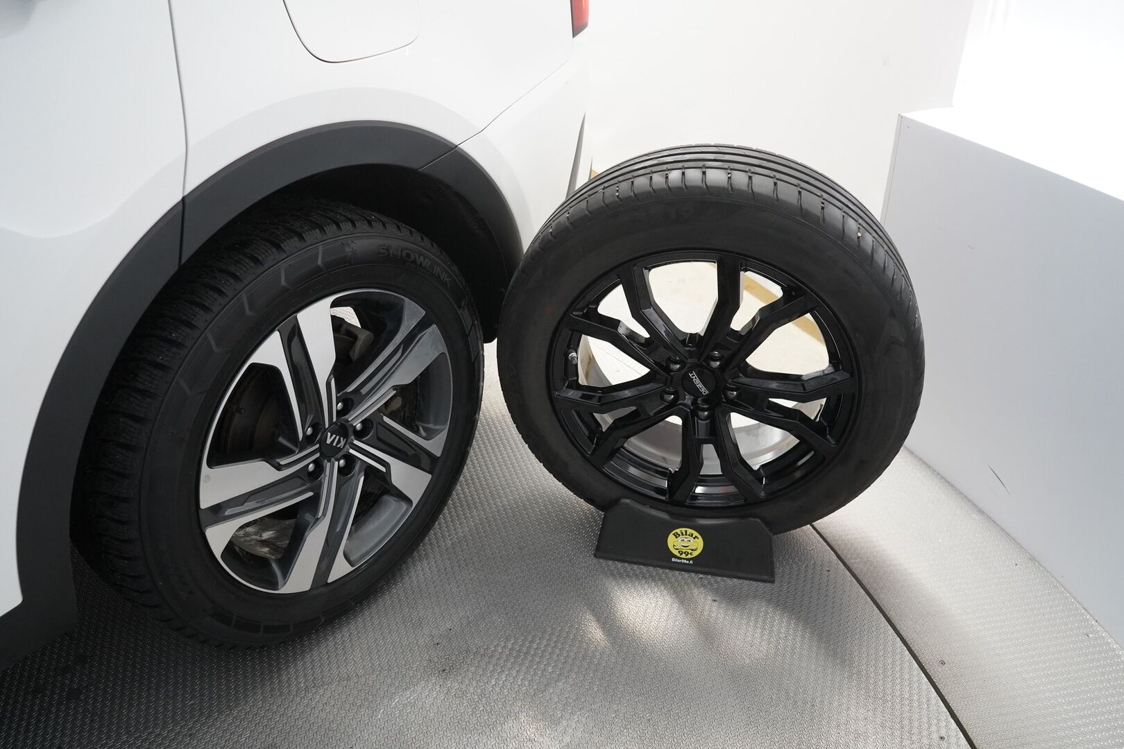 Kia SORENTO 2021 1.6 T-GDI Plug-in Hybrid AWD Business AT 7P *ACC / Peruutuskamera / Lane Assist / App Connect * - SoH 97.4% / Merkkihuollettu / Viimeisin huolto 109tkm - HULLUT BLACKWEEK JATKOT - KORKOTARJOUS 2,49%