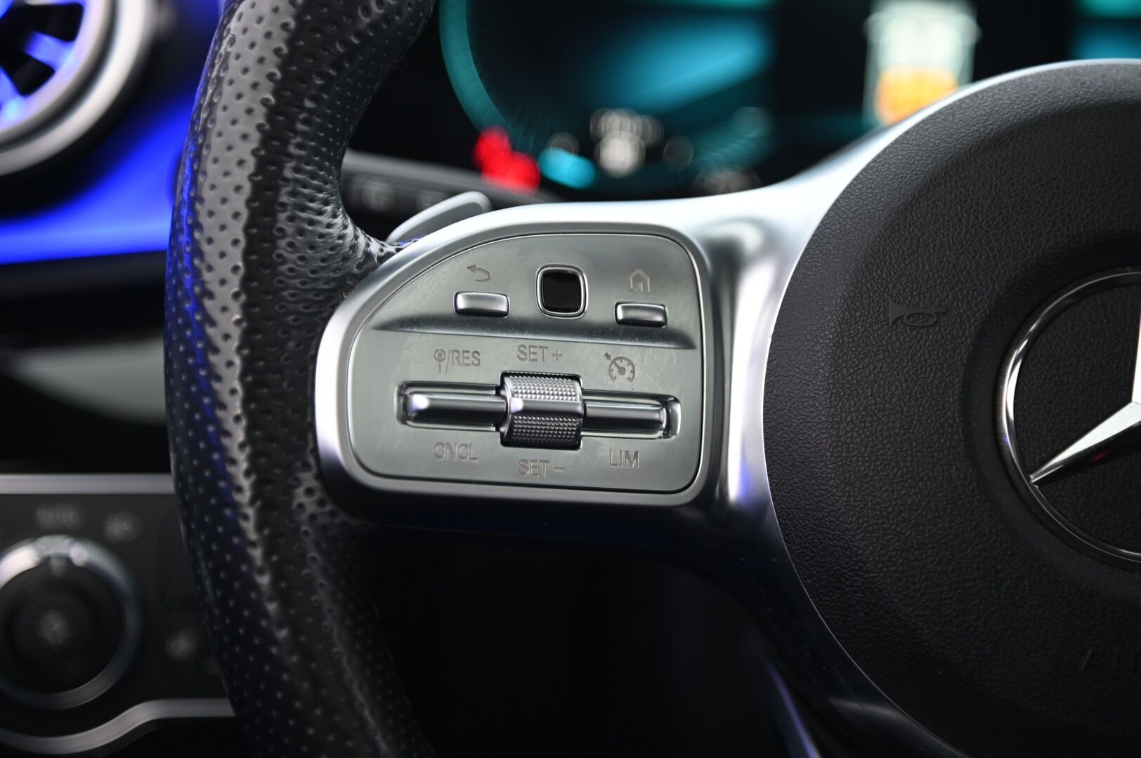 MERCEDES-BENZ CLA 2021 250 e A Shooting Brake EQ Power AMG *Burmester / Widescreen / Panorama / Koukku / Multibeam / Kamera* - Mercedes Me / 2x renkaat ja vanteet / Ambient / Nahka-Alcantara / Hakkapeliitta 10 Nastat