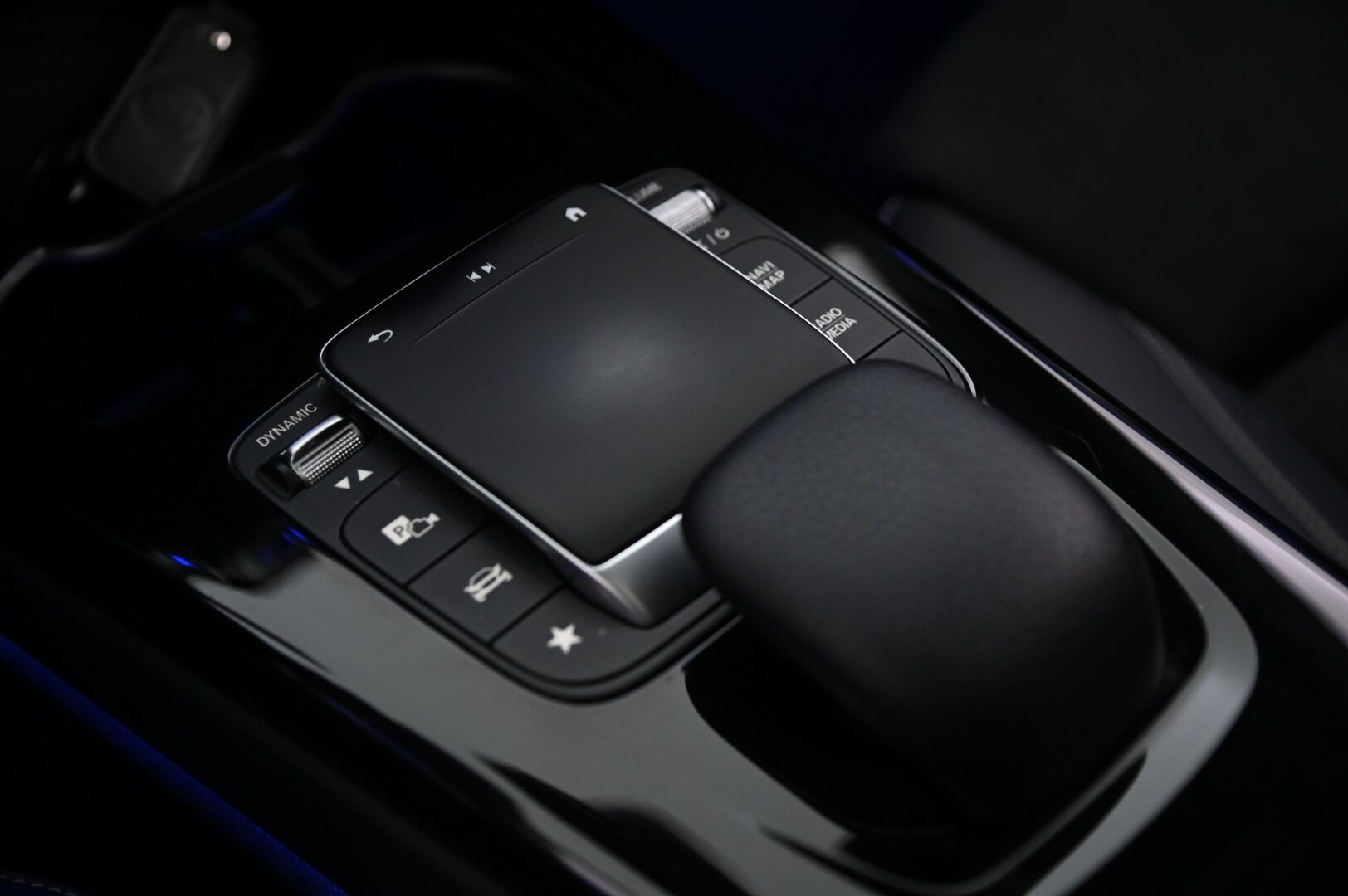 MERCEDES-BENZ CLA 2021 250 e A Shooting Brake EQ Power AMG *Burmester / Widescreen / Panorama / Koukku / Multibeam / Kamera* - Mercedes Me / 2x renkaat ja vanteet / Ambient / Nahka-Alcantara 