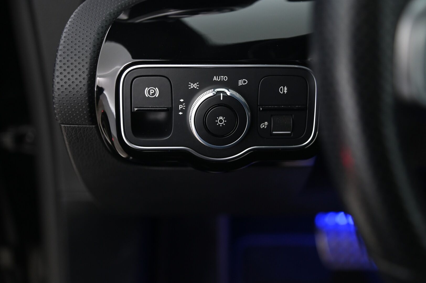 MERCEDES-BENZ CLA 2021 250 e A Shooting Brake EQ Power AMG *Burmester / Widescreen / Panorama / Koukku / Multibeam / Kamera* - Mercedes Me / 2x renkaat ja vanteet / Ambient / Nahka-Alcantara 