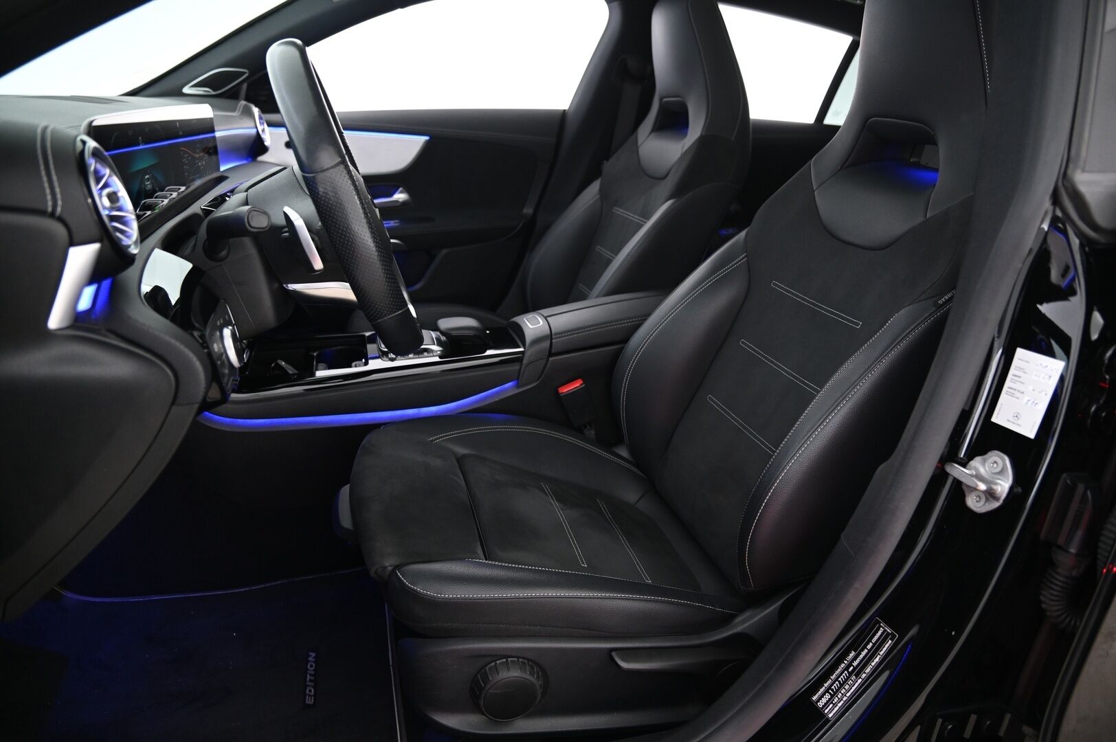 MERCEDES-BENZ CLA 2021 250 e A Shooting Brake EQ Power AMG *Burmester / Widescreen / Panorama / Koukku / Multibeam / Kamera* - Mercedes Me / 2x renkaat ja vanteet / Ambient / Nahka-Alcantara 