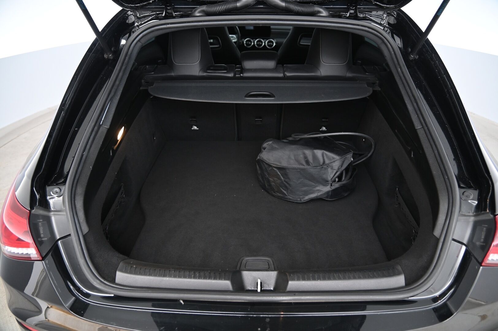 MERCEDES-BENZ CLA 2021 250 e A Shooting Brake EQ Power AMG *Burmester / Widescreen / Panorama / Koukku / Multibeam / Kamera* - Mercedes Me / 2x renkaat ja vanteet / Ambient / Nahka-Alcantara 