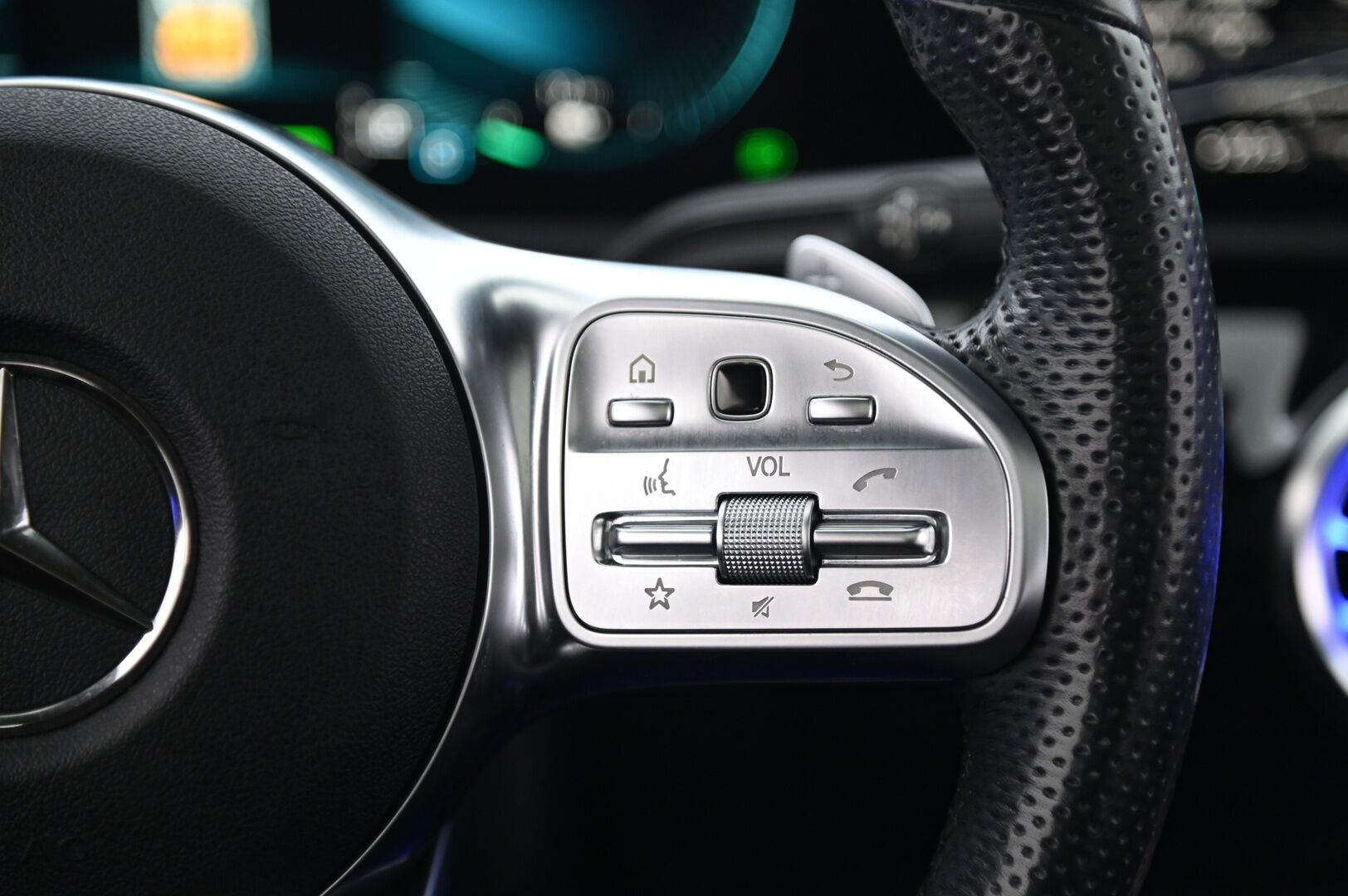 MERCEDES-BENZ CLA 2021 250 e A Shooting Brake EQ Power AMG *Burmester / Widescreen / Panorama / Koukku / Multibeam / Kamera* - Mercedes Me / 2x renkaat ja vanteet / Ambient / Nahka-Alcantara 