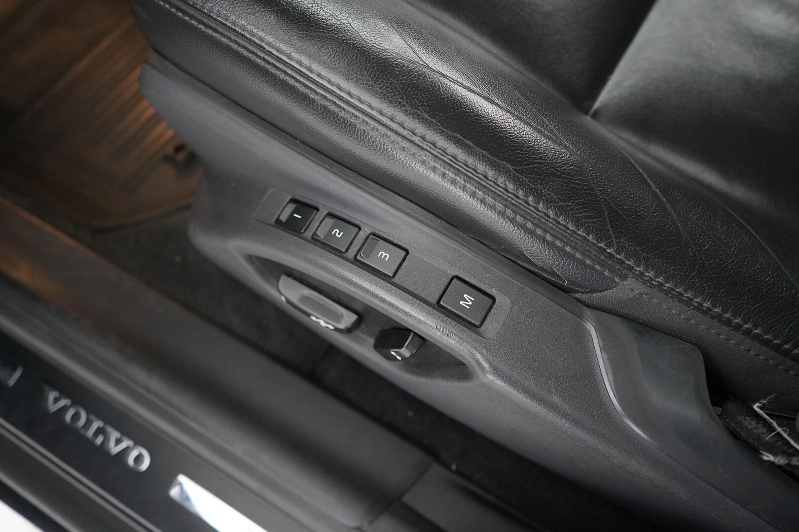 Volvo XC60 2014 D4 AWD Summum Polestar Aut. - Polestar | Nahat | VOC | Koukku | Kahdet OEM vanteet | Polestar-ohjelma tehtaalta | Särmä huoltohistoria | Viimeisin huolto 234tkm