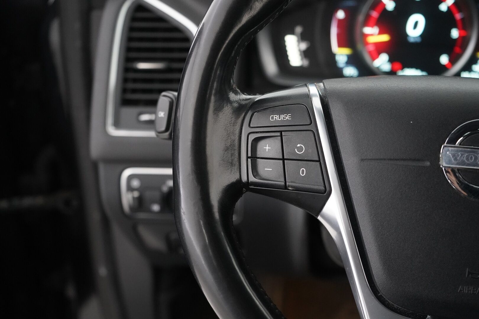 Volvo XC60 2014 D4 AWD Summum Polestar Aut. - Polestar | Nahat | VOC | Koukku | Kahdet OEM vanteet | Polestar-ohjelma tehtaalta | Särmä huoltohistoria | Viimeisin huolto 234tkm