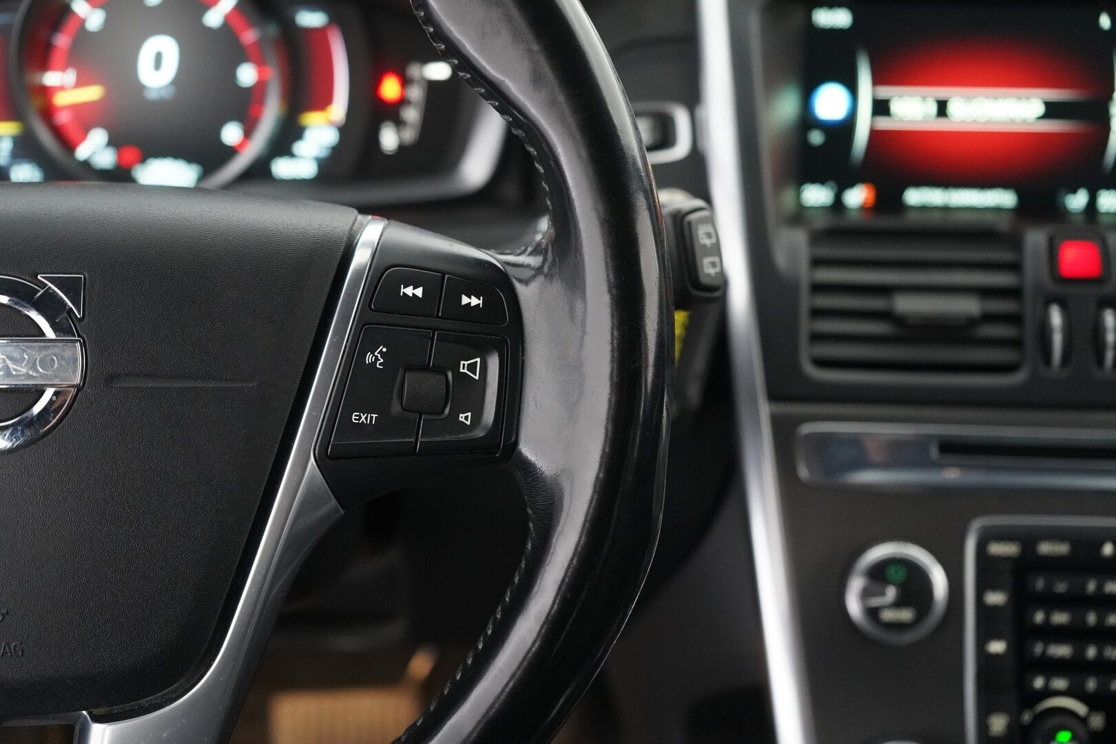 Volvo XC60 2014 D4 AWD Summum Polestar Aut. - Polestar | Nahat | VOC | Koukku | Kahdet OEM vanteet | Polestar-ohjelma tehtaalta | Särmä huoltohistoria | Viimeisin huolto 234tkm